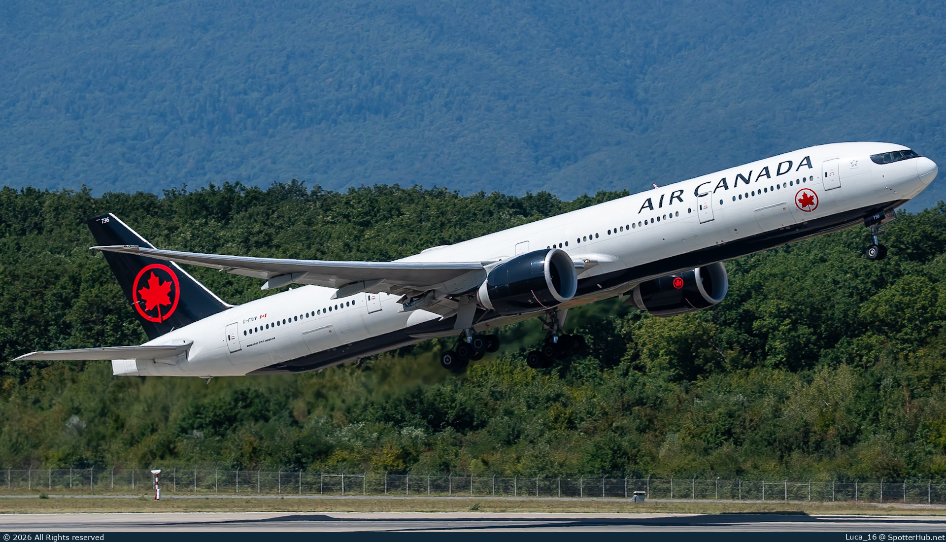 Photo of C-FIUV - Boeing 777-333(ER) operated by Air Canada