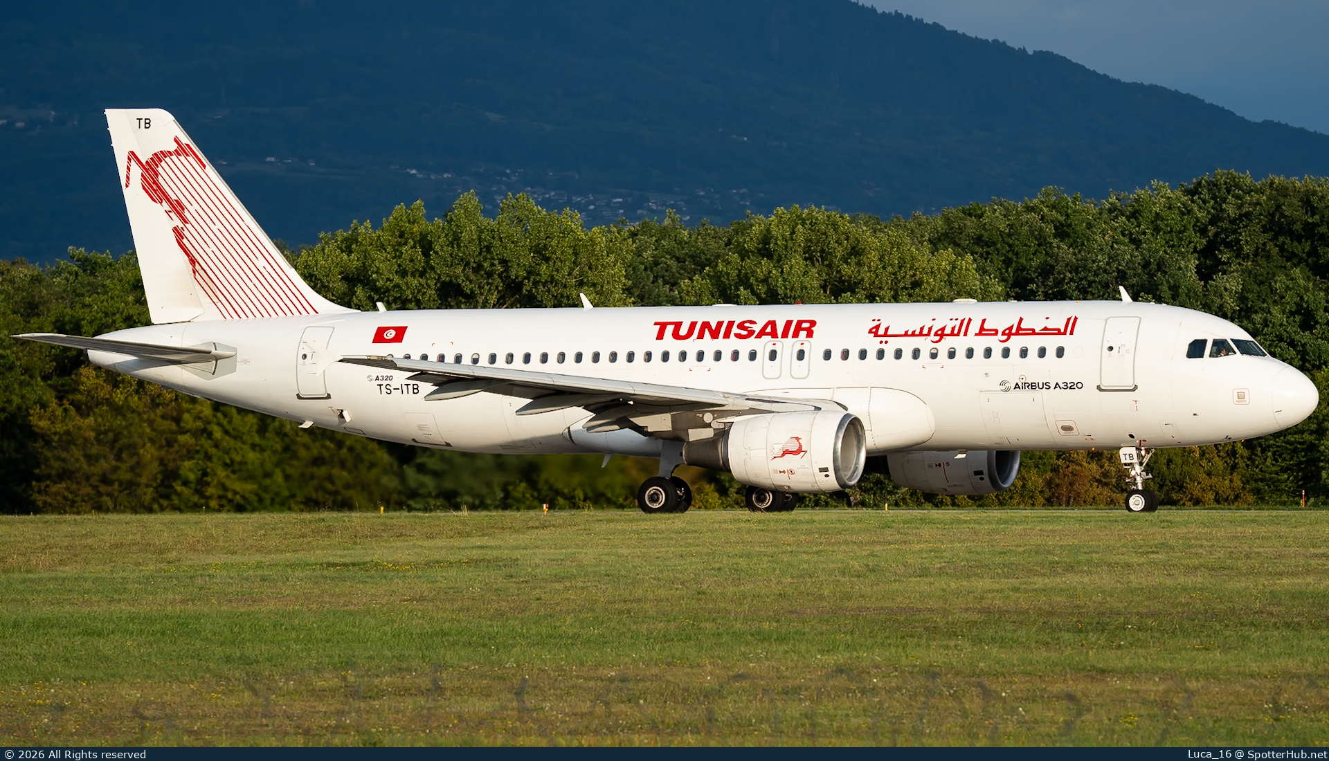 Photo of TS-ITB - Airbus A320-214 operated by Tunisair