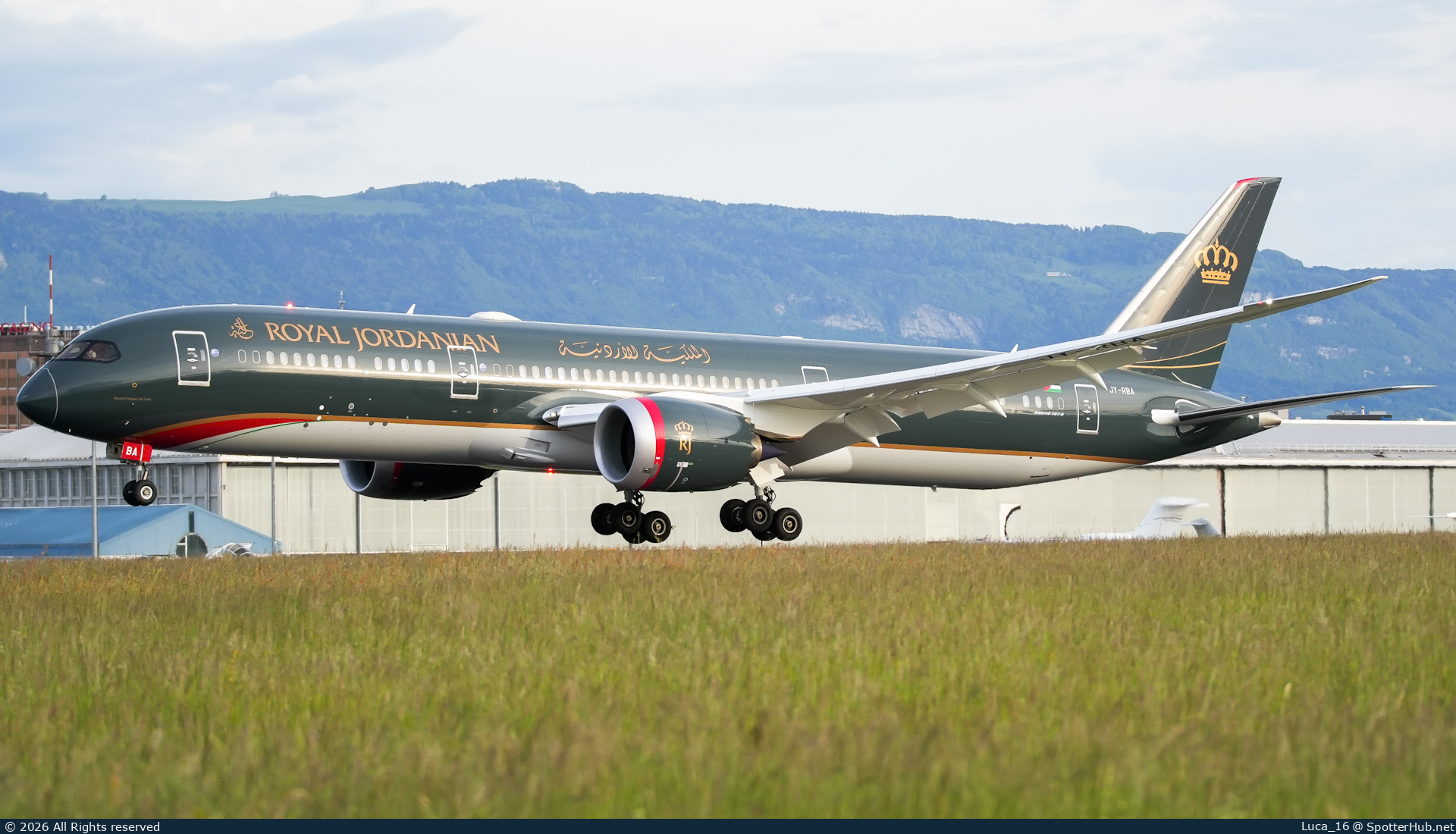 Photo of JY-RBA - Boeing 787-9 Dreamliner operated by Royal Jordanian Airlines