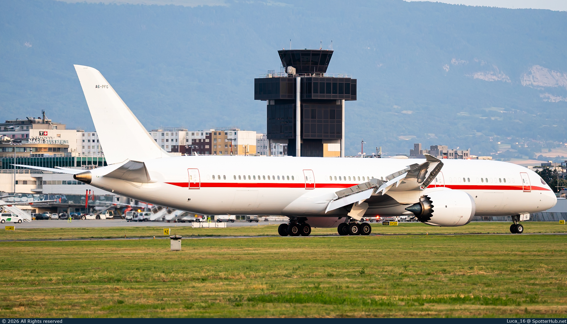 Photo of A6-PFG - Boeing 787-9 Dreamliner operated by United Arab Emirates Presidential Flight
