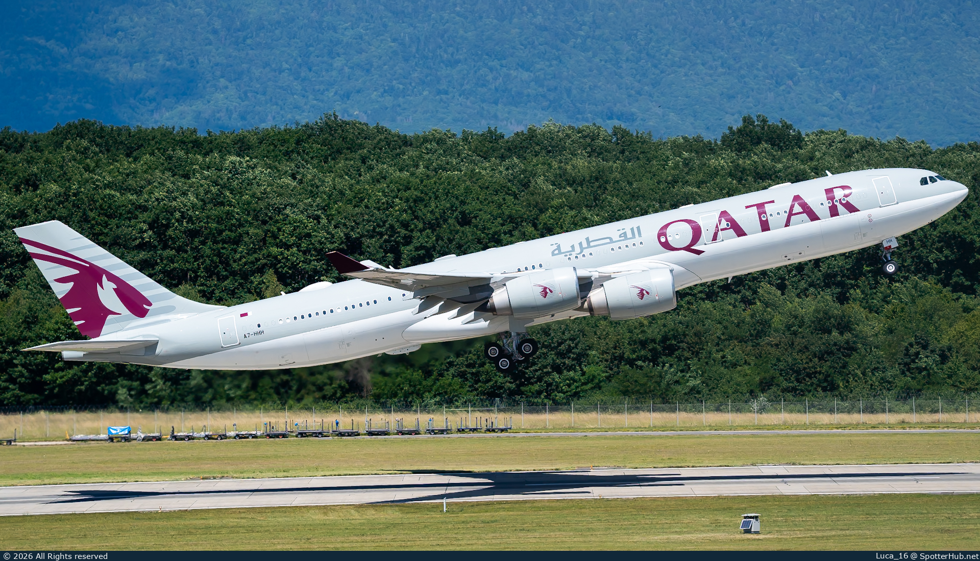 Photo of A7-HHH - Airbus A340-541 operated by Qatar Amiri Flight