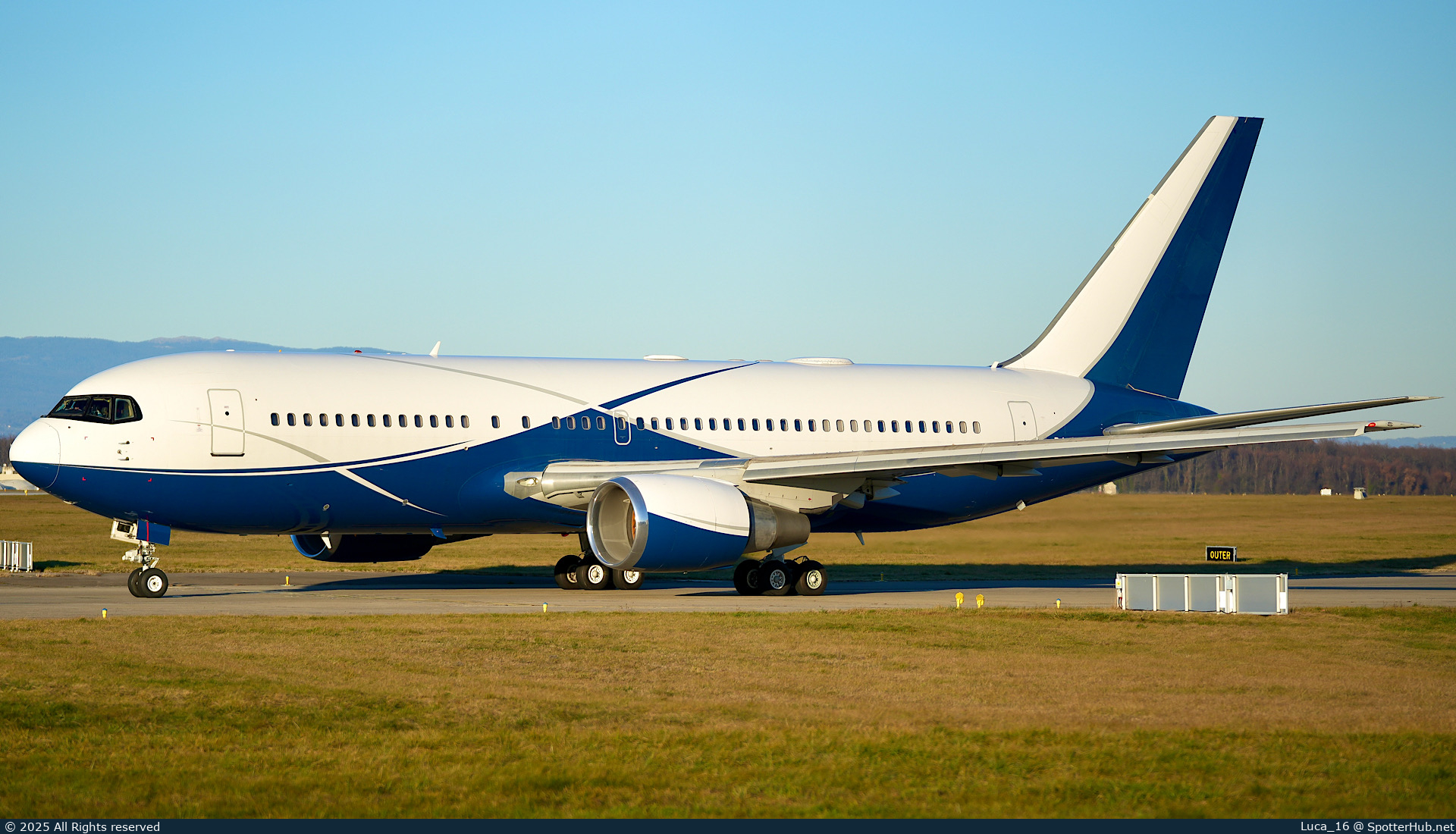 Photo of P4-CLA - Boeing 767-2DX(ER) operated by Comlux Aviation Aruba