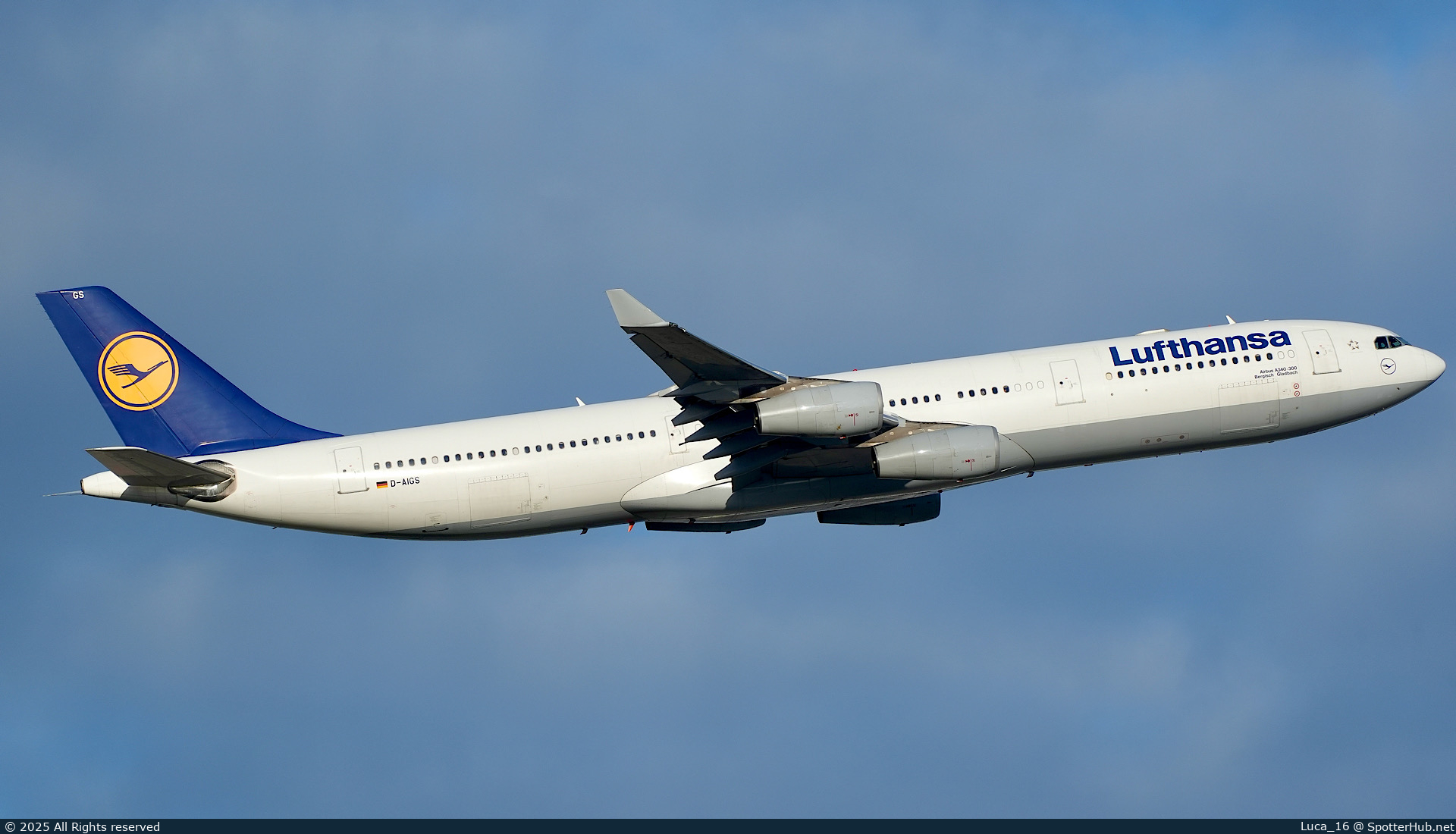 Photo of D-AIGS - Airbus A340-313 operated by Lufthansa