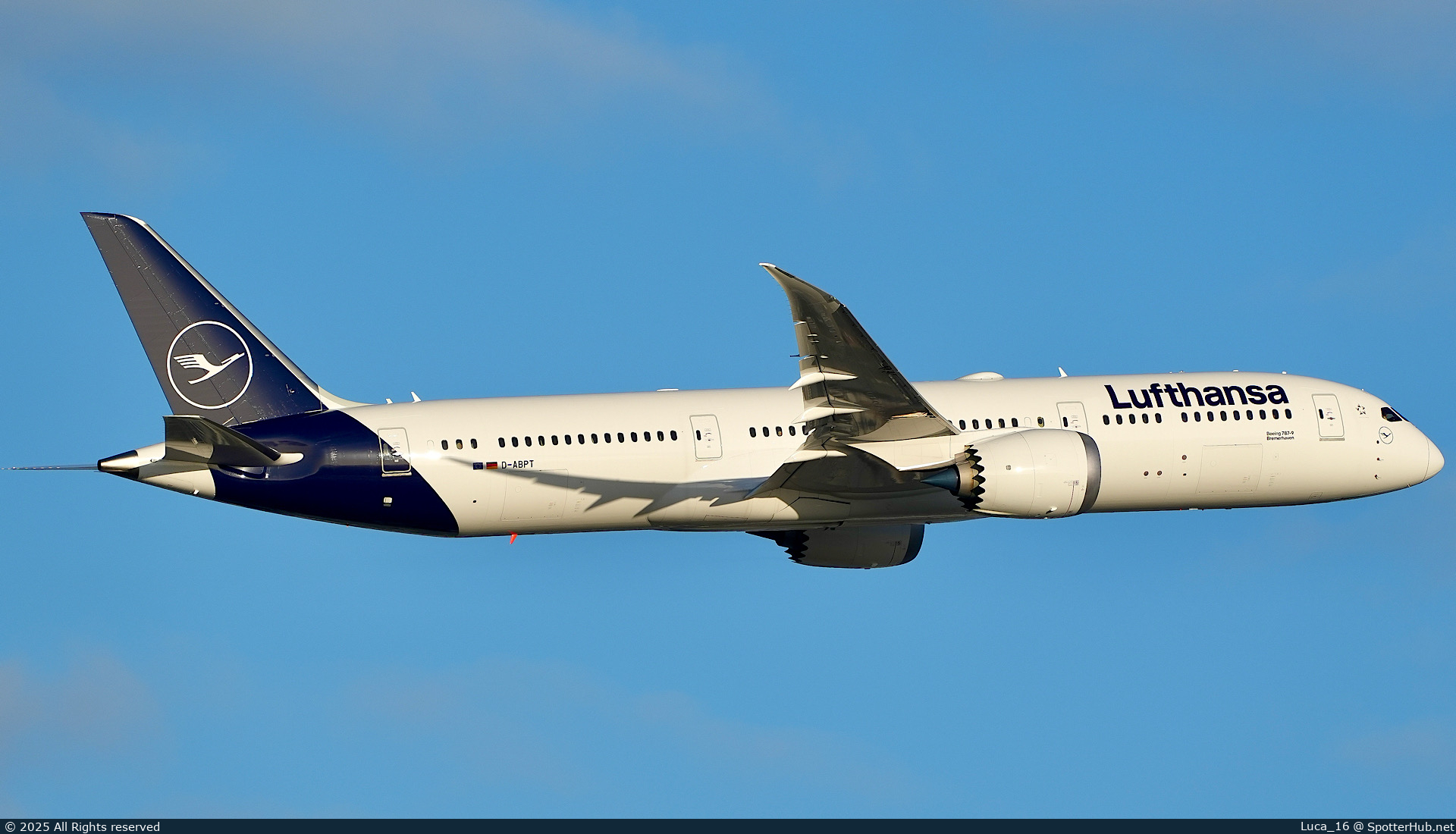 Photo of D-ABPT - Boeing 787-9 Dreamliner operated by Lufthansa