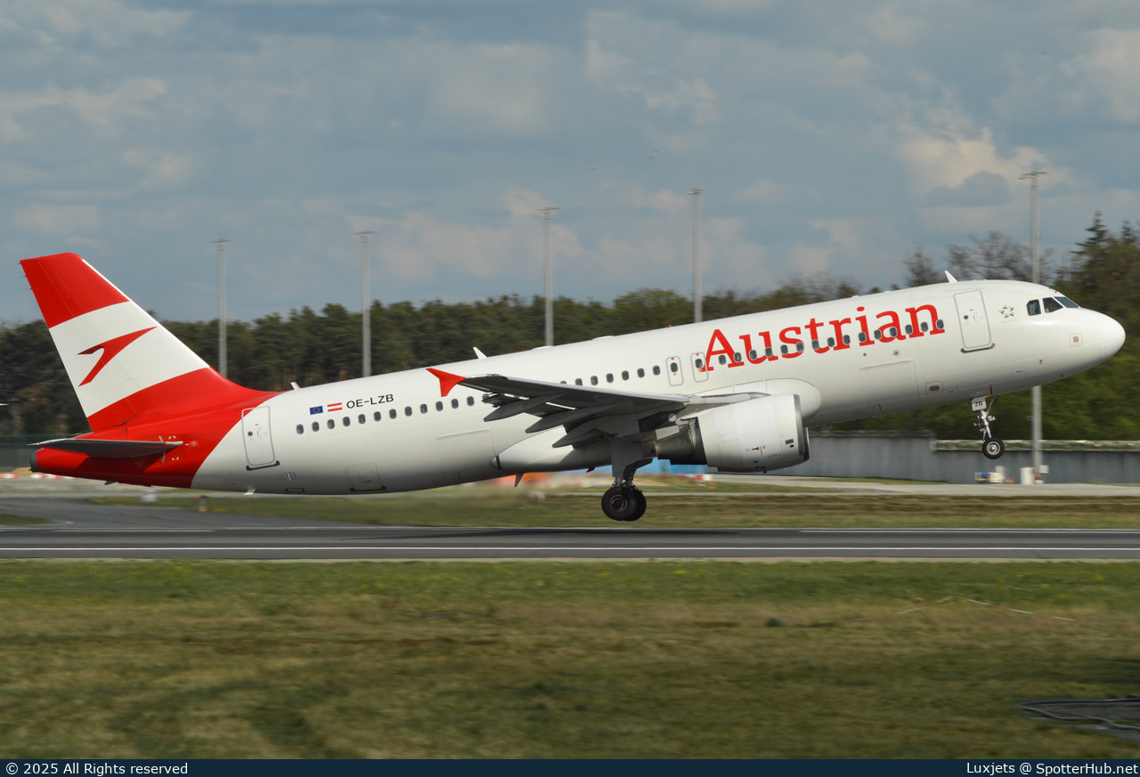Photo of OE-LZB - Airbus A320-214 operated by Austrian Airlines