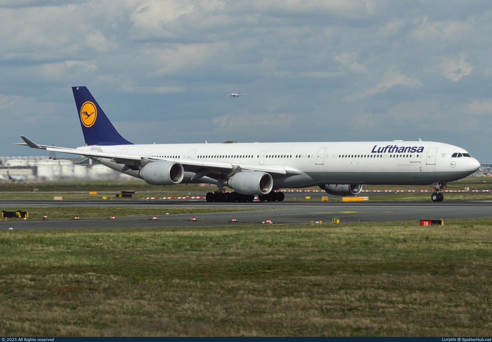 Photo of D-AIHZ - Airbus A340-642 operated by Lufthansa