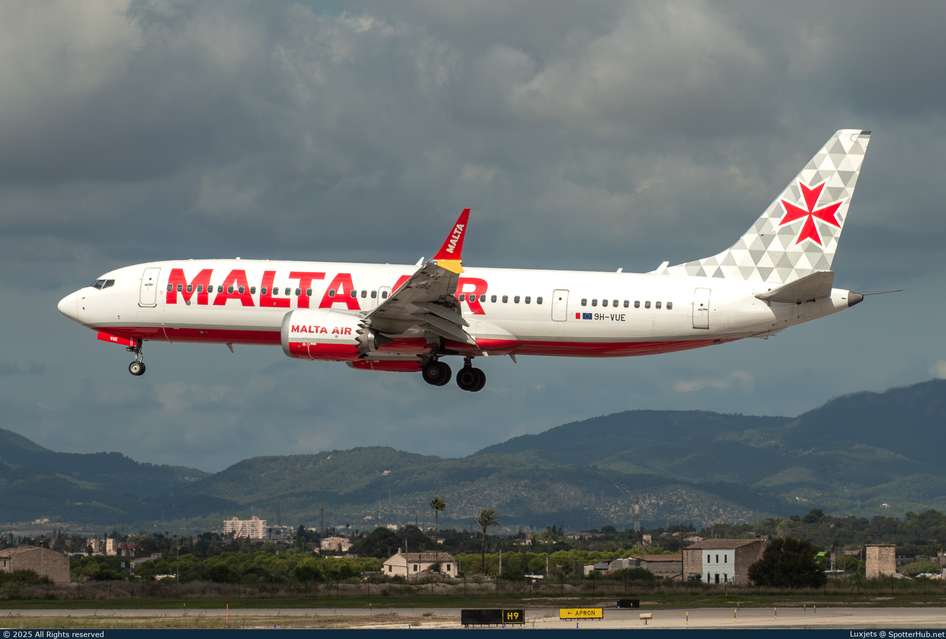 Photo of 9H-VUE - Boeing 737 MAX 8-200 operated by Malta Air