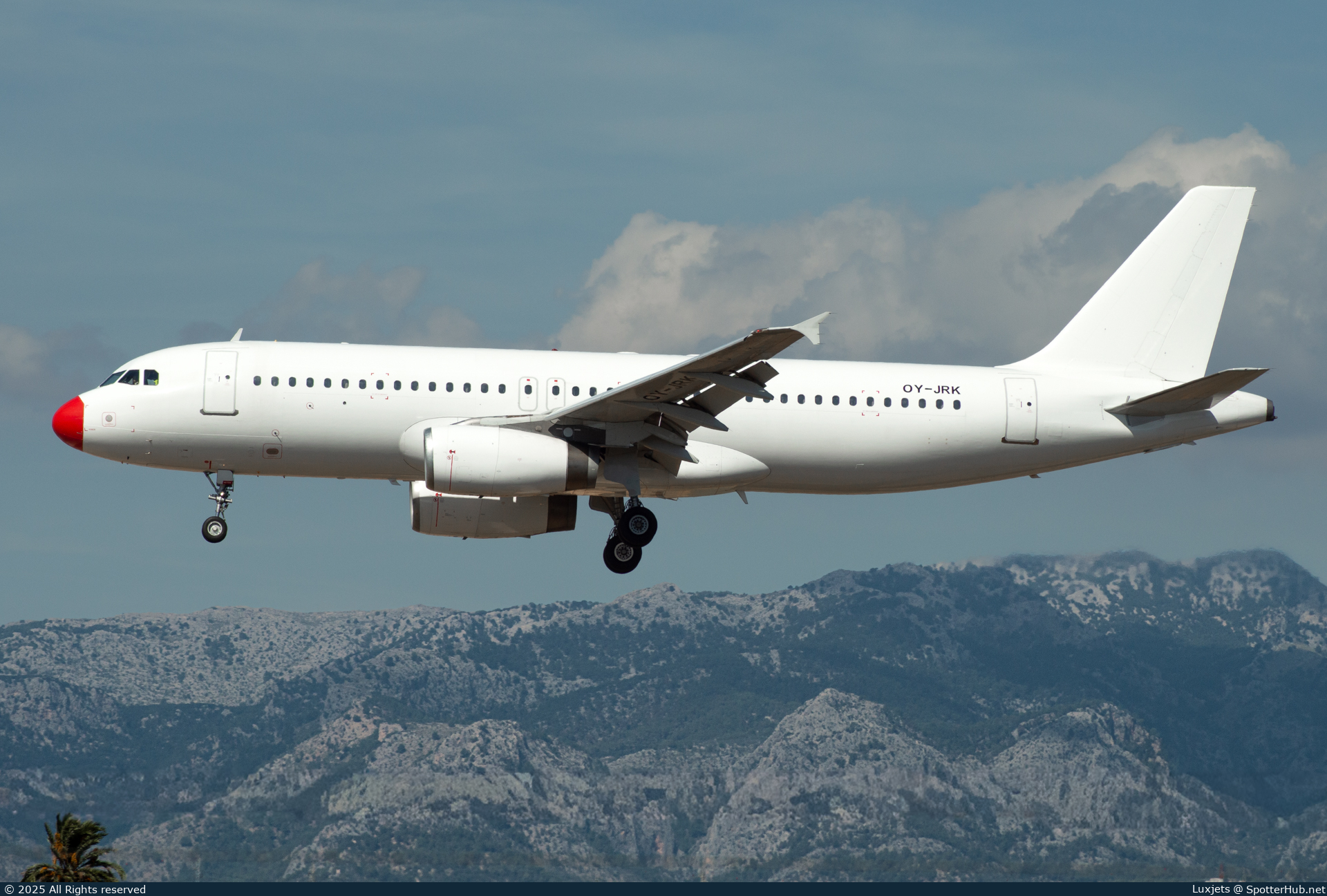 Photo of OY-JRK - Airbus A320-231 operated by DAT Danish Air Transport