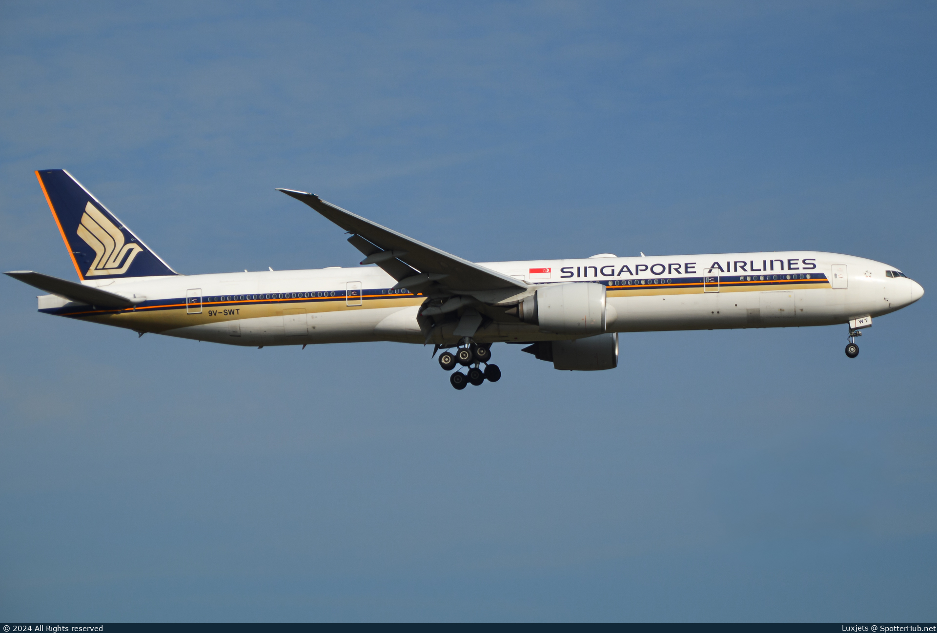 Photo of 9V-SWT - Boeing 777-312(ER) operated by Singapore Airlines