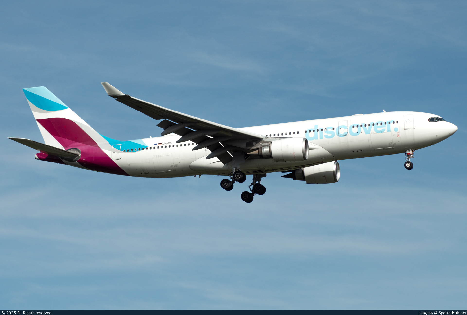 Photo of D-AXGE - Airbus A330-203 operated by Discover Airlines