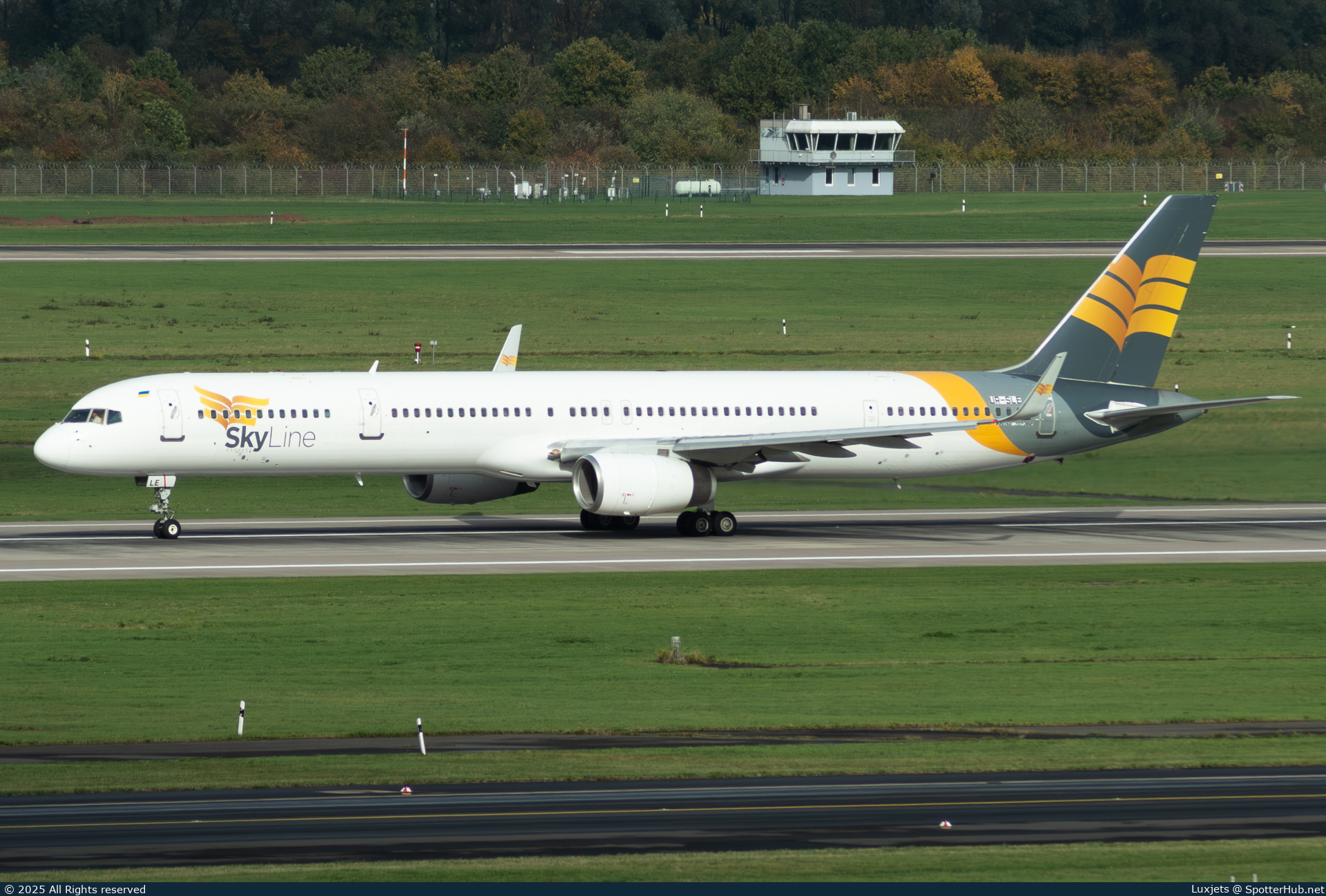 Photo of UR-SLE - Boeing 757-330 operated by Skyline Express Airlines