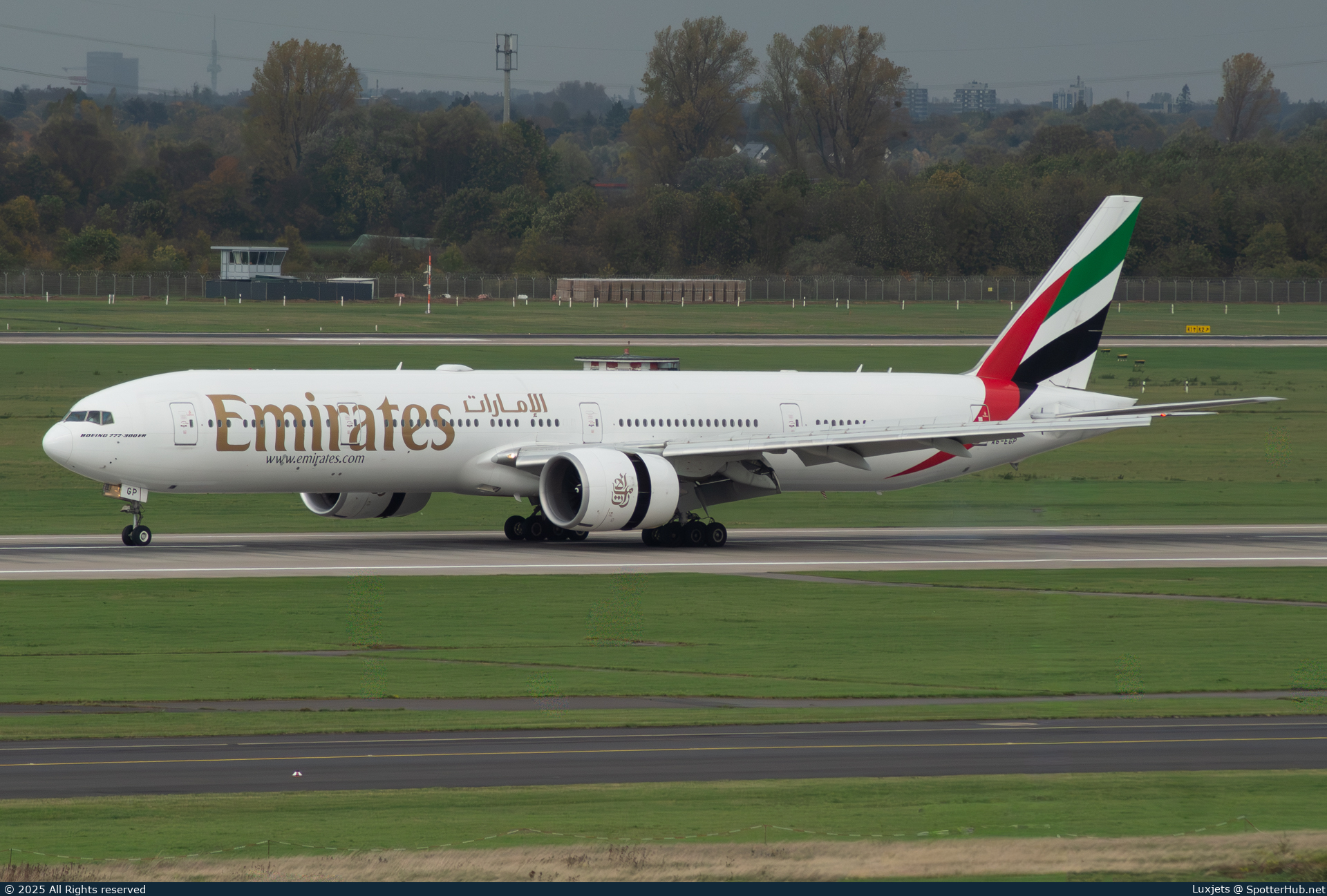 Photo of A6-EGP - Boeing 777-31H(ER) operated by Emirates