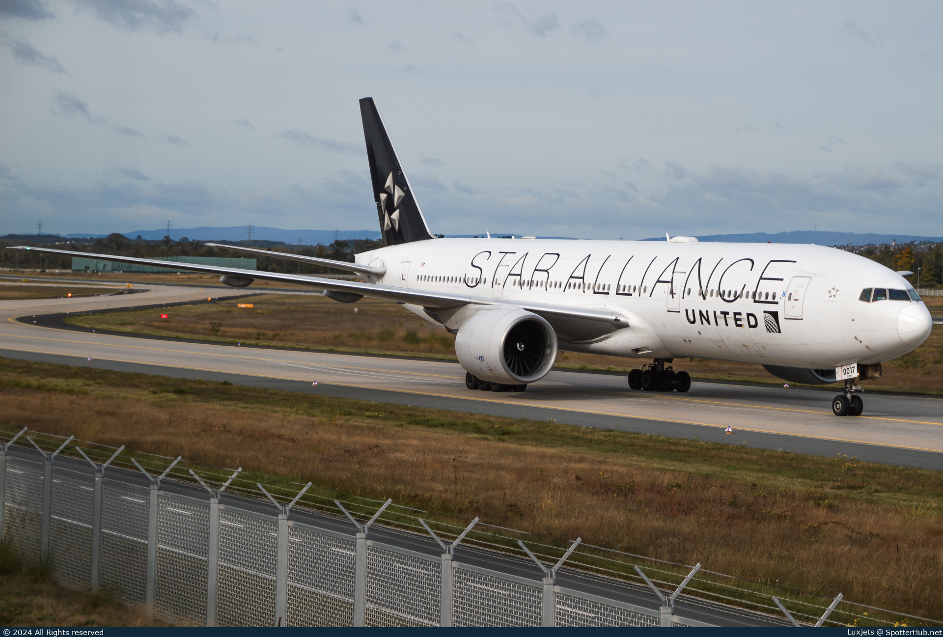 Photo of N78017 - Boeing 777-224(ER) operated by United Airlines