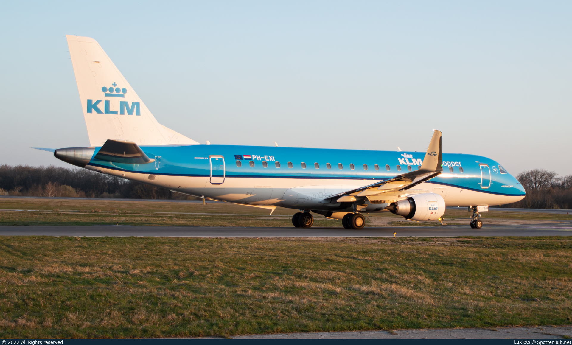 Photo of PH-EXI - Embraer ERJ-175STD operated by KLM Cityhopper
