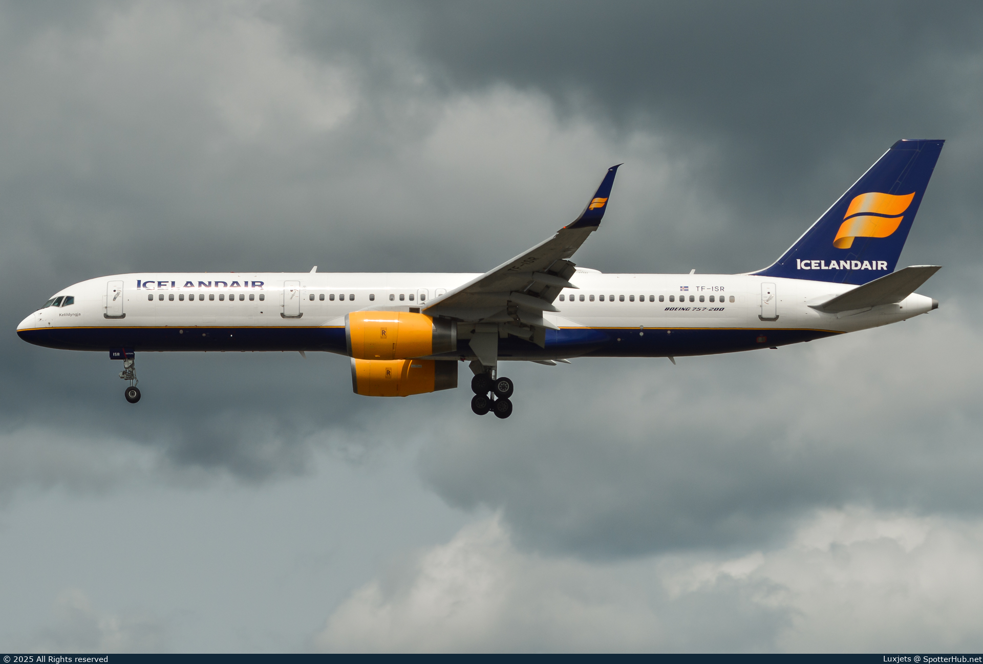 Photo of TF-ISR - Boeing 757-256 operated by Icelandair
