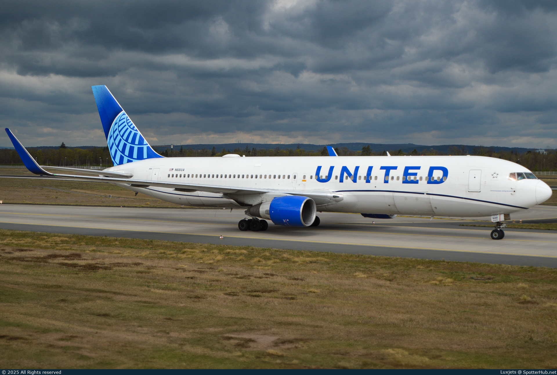 Photo of N661UA - Boeing 767-322(ER) operated by United Airlines
