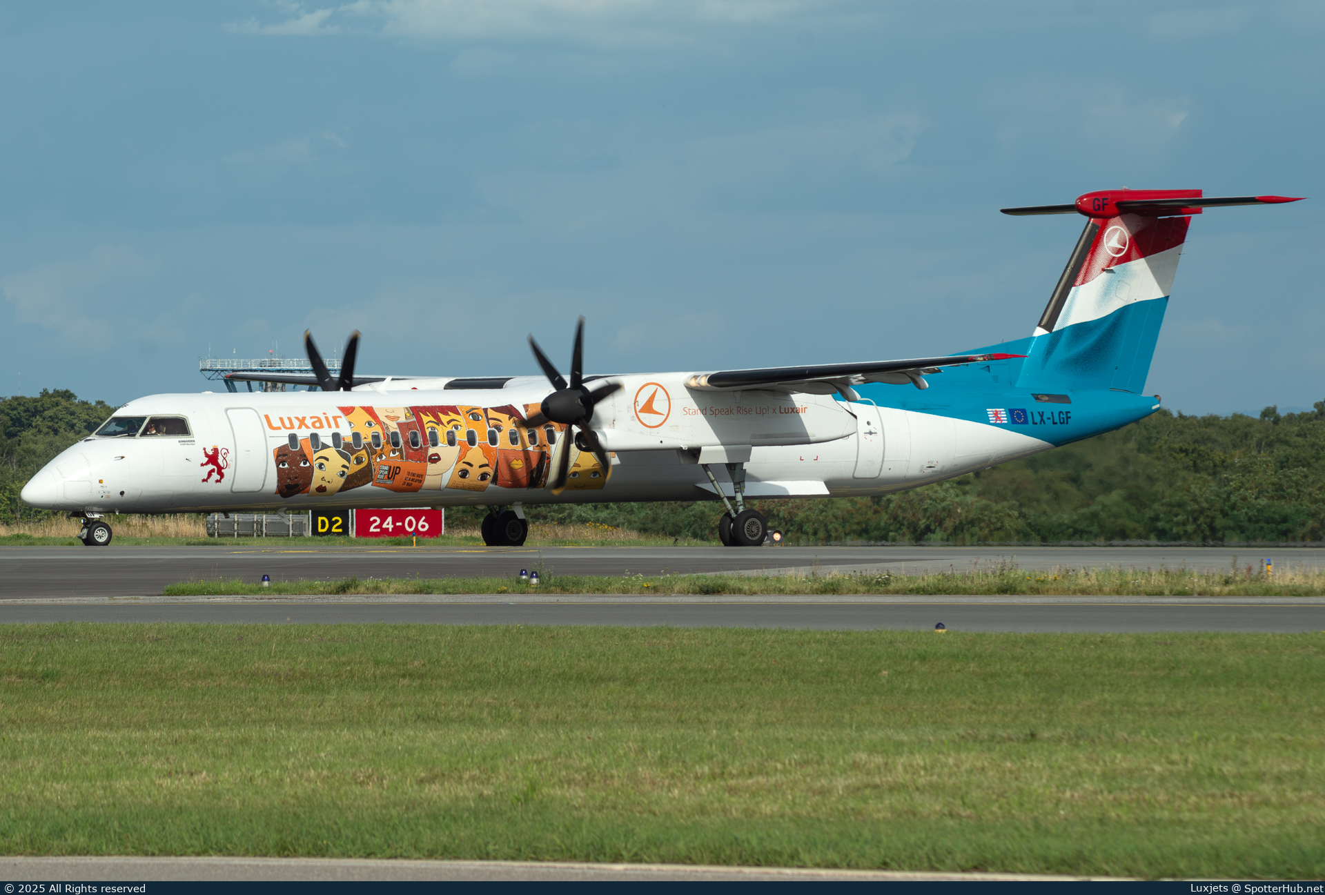 Photo of LX-LGF - Bombardier DHC-8-402 Dash 8 Q400 operated by Luxair