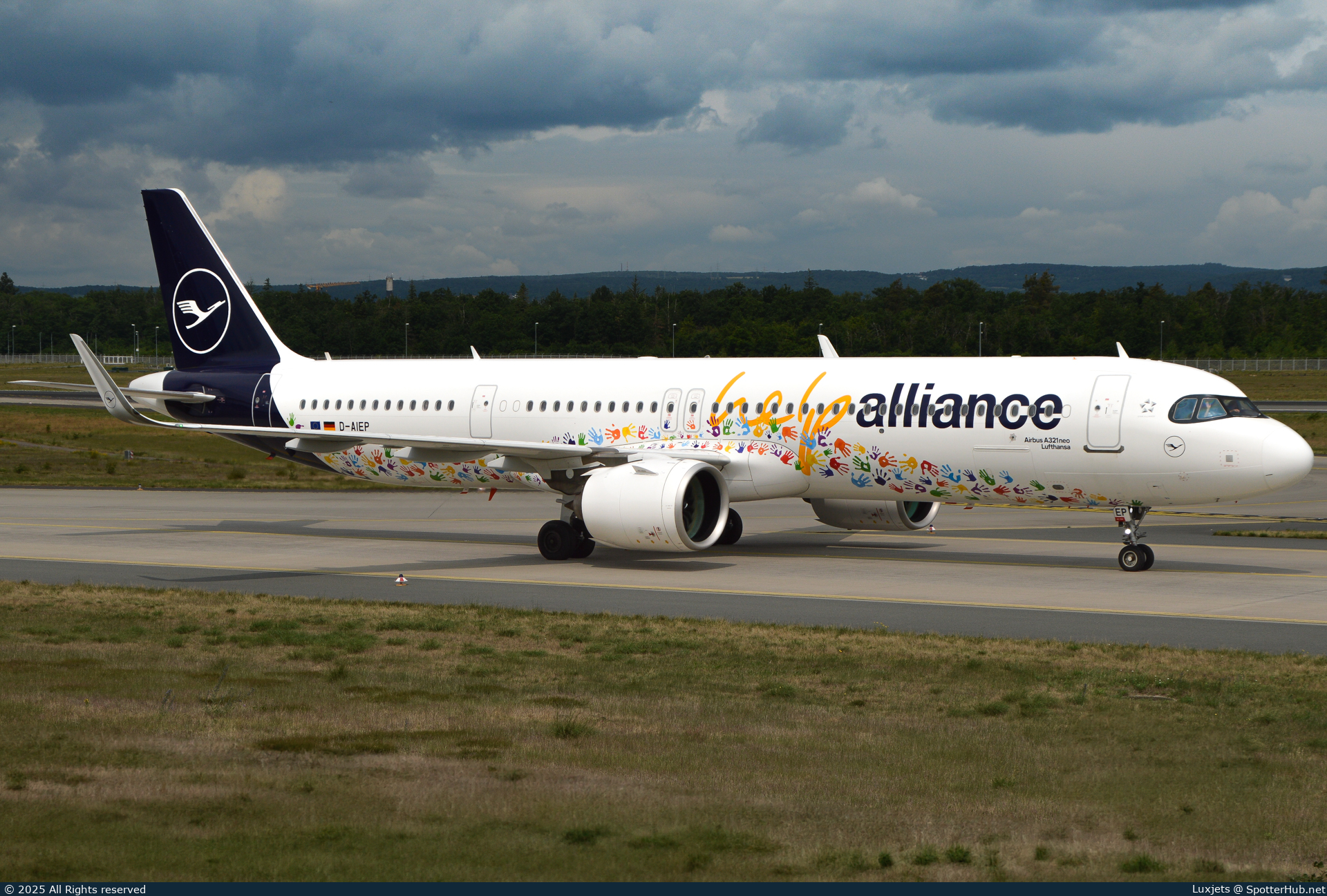 Photo of D-AIEP - Airbus A321-271NX operated by Lufthansa