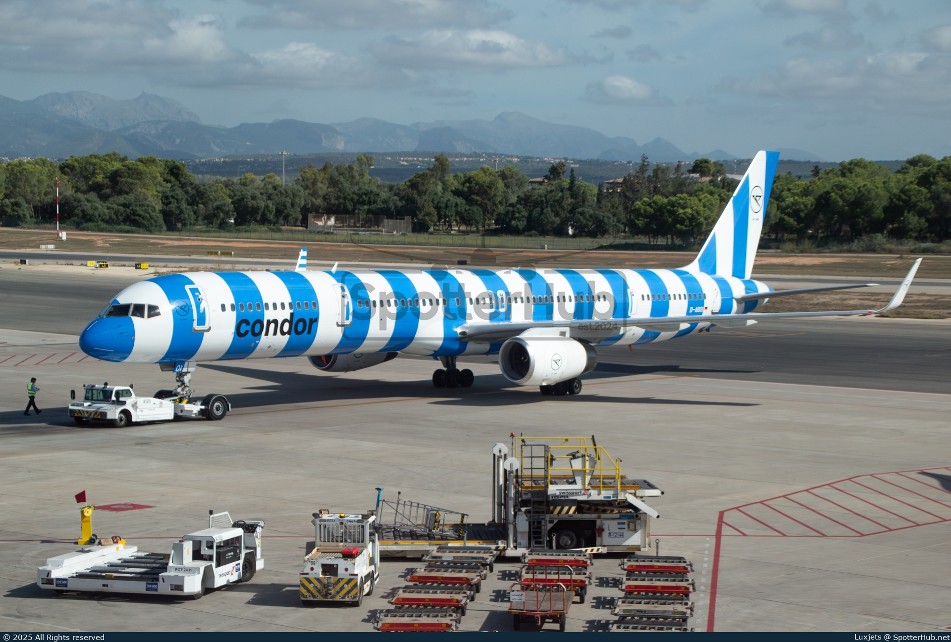 Photo of D-ABOI - Boeing 757-330 operated by Condor