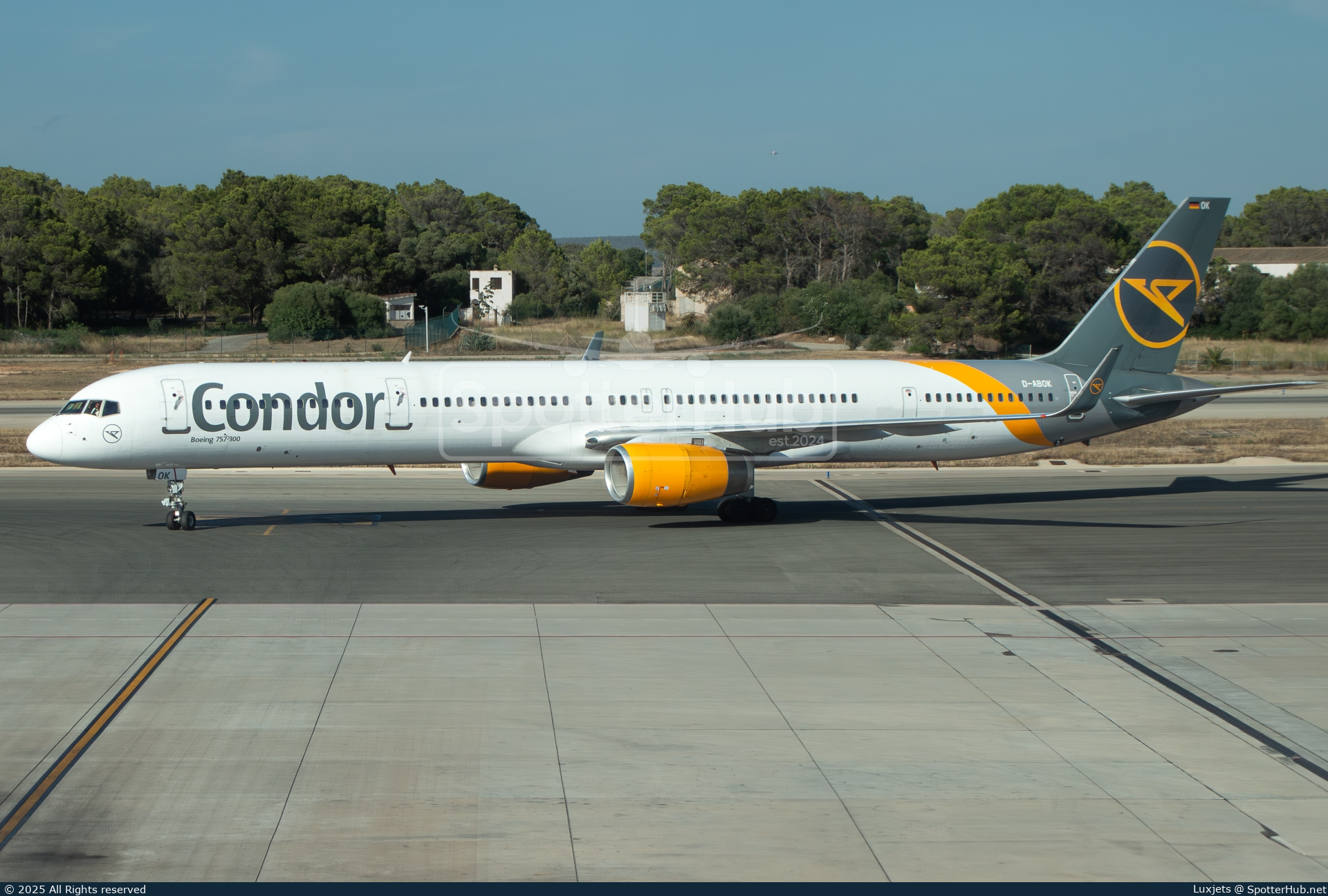 Photo of D-ABOK - Boeing 757-330 operated by Condor