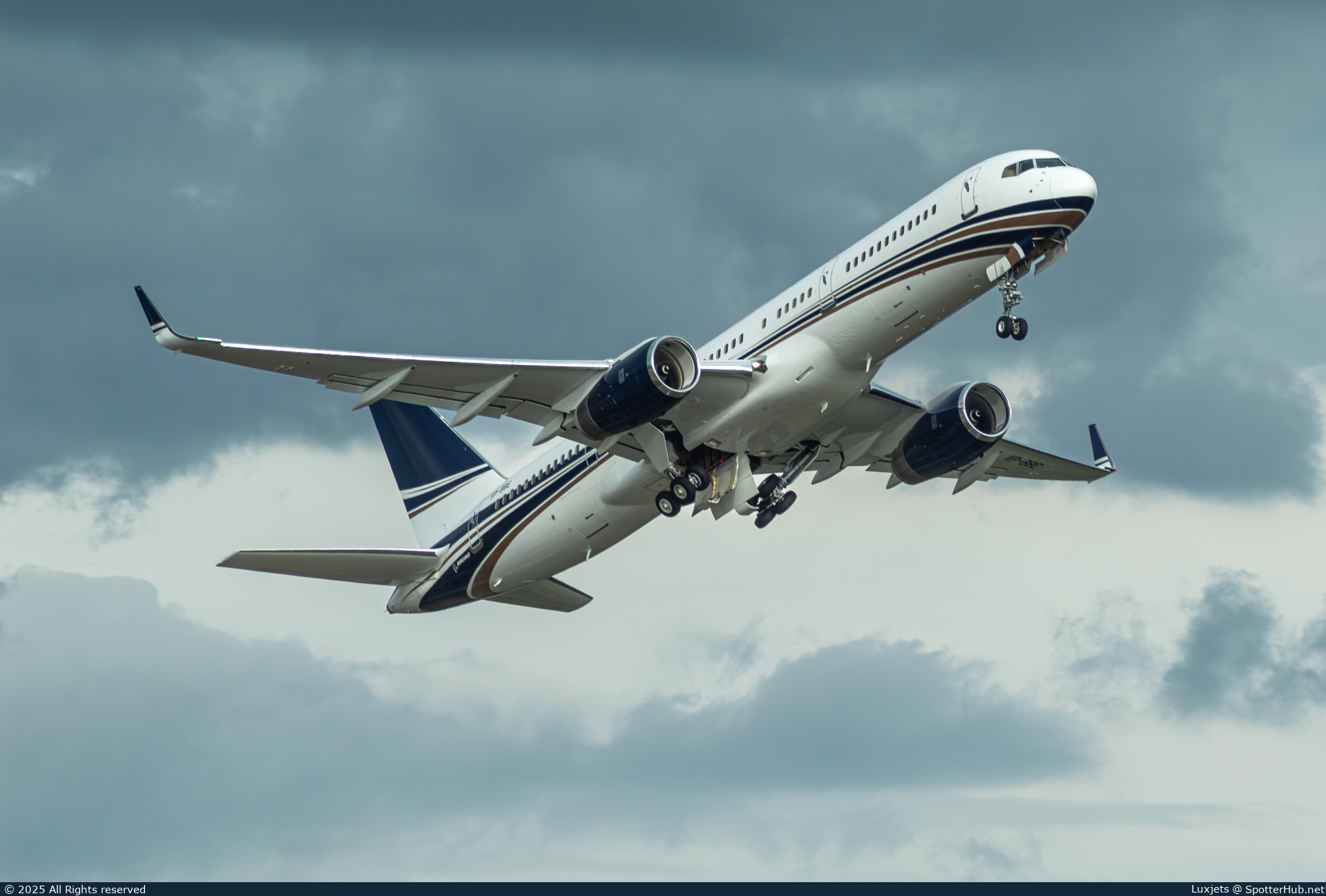 Photo of VP-BBE - Boeing 757-23N operated by Freedom II