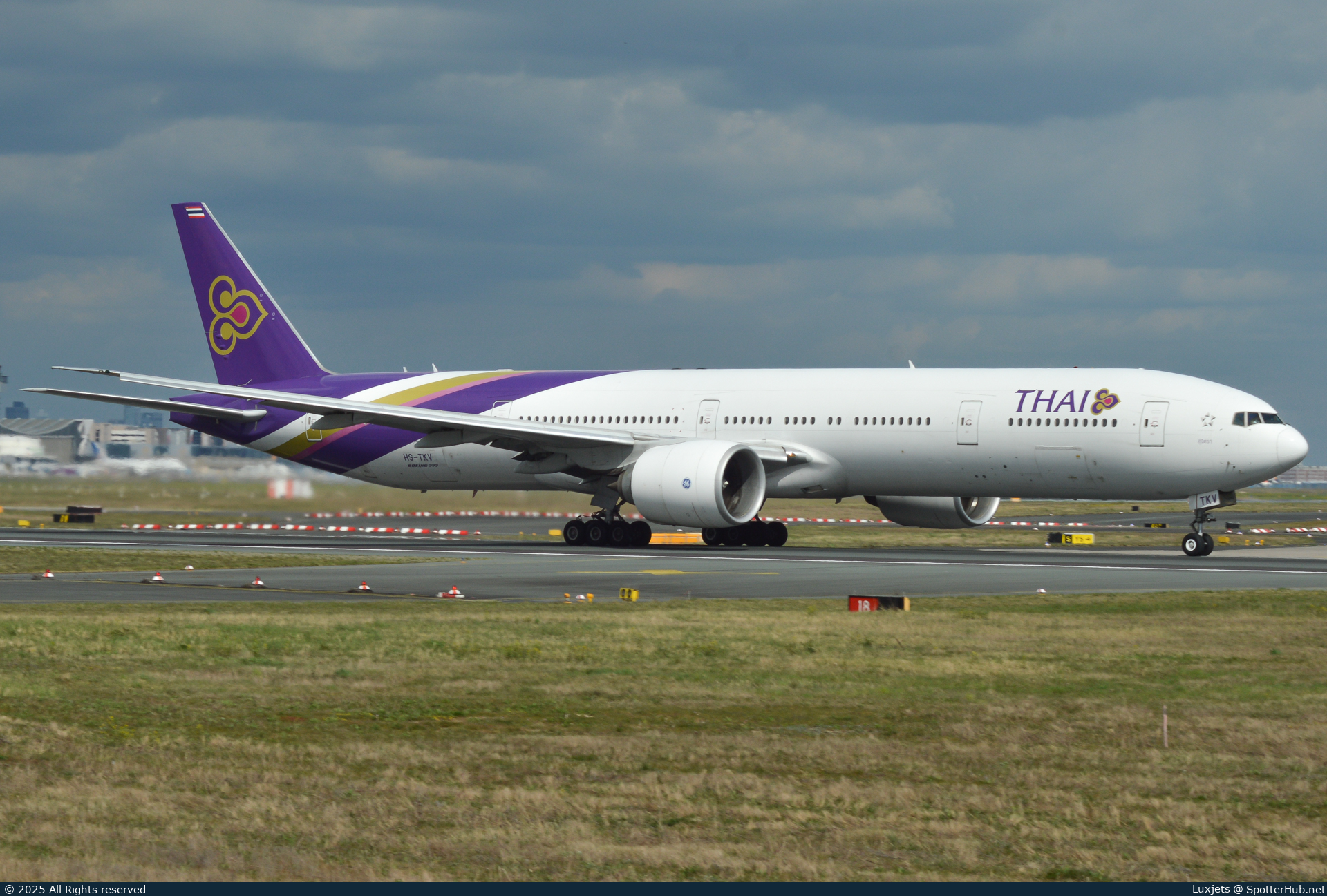 Photo of HS-TKV - Boeing 777-3D7(ER) operated by Thai Airways International