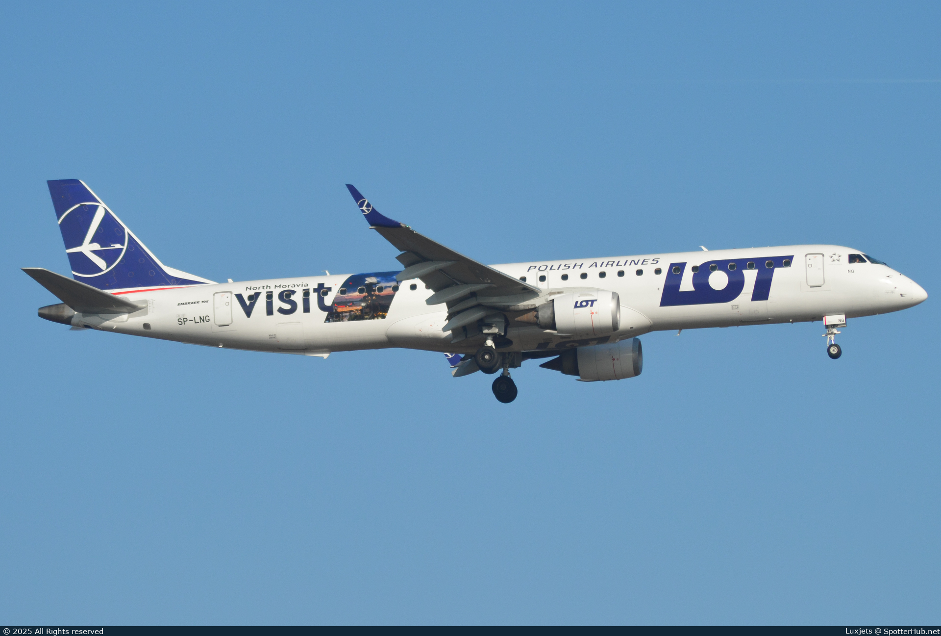Photo of SP-LNG - Embraer ERJ-195AR operated by LOT Polish Airlines