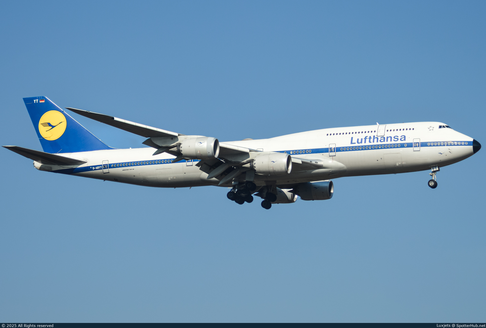 Photo of D-ABYT - Boeing 747-830 operated by Lufthansa