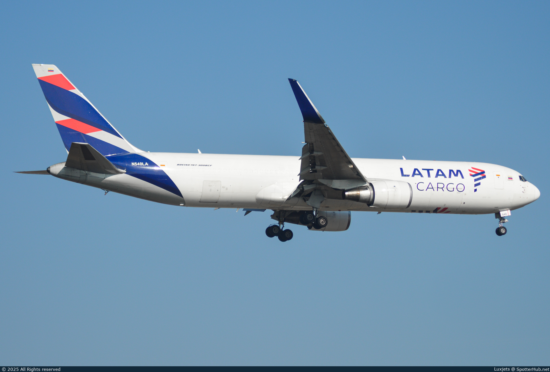 Photo of N540LA - Boeing 767-316(ER)(BCF) operated by LATAM Cargo Colombia
