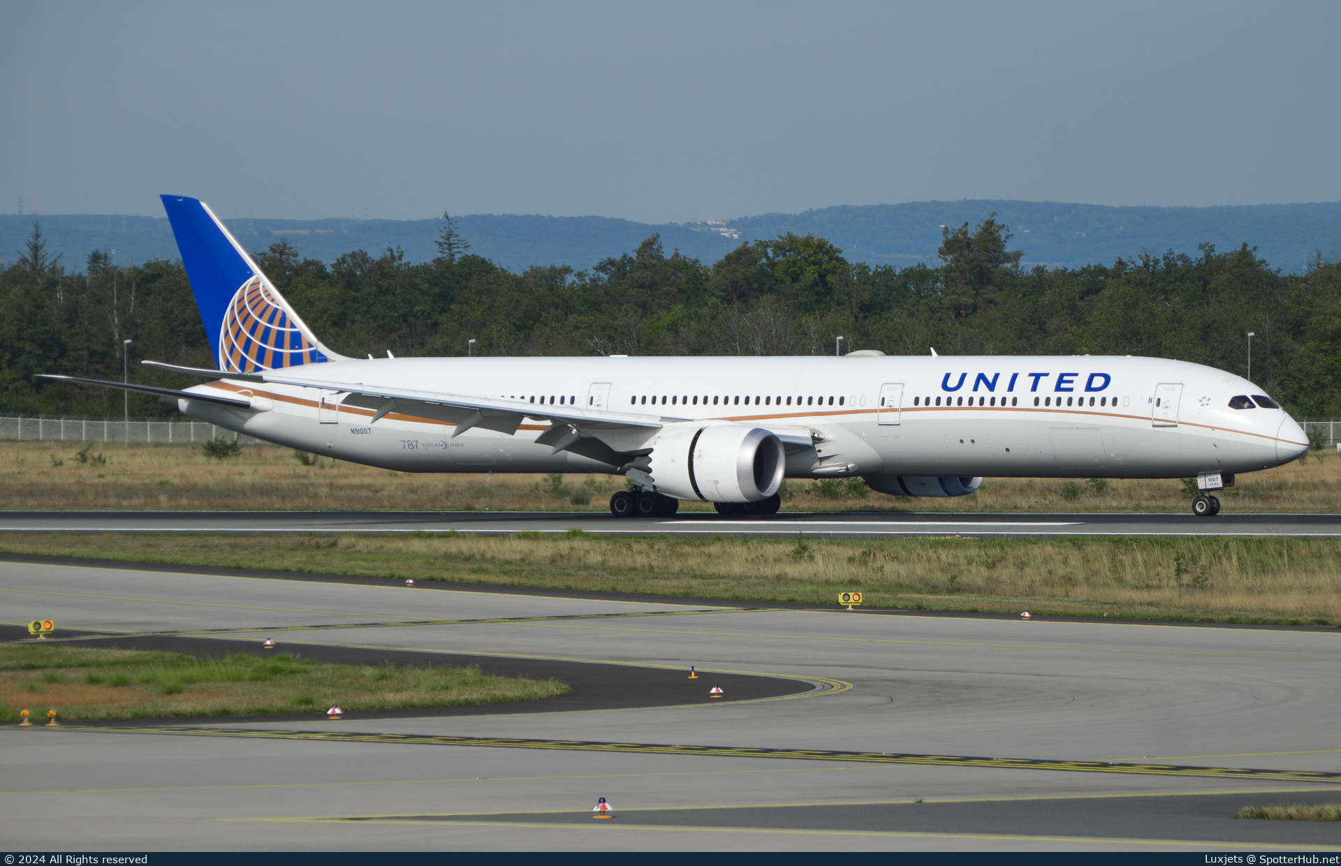 Photo of N91007 - Boeing 787-10 Dreamliner operated by United Airlines