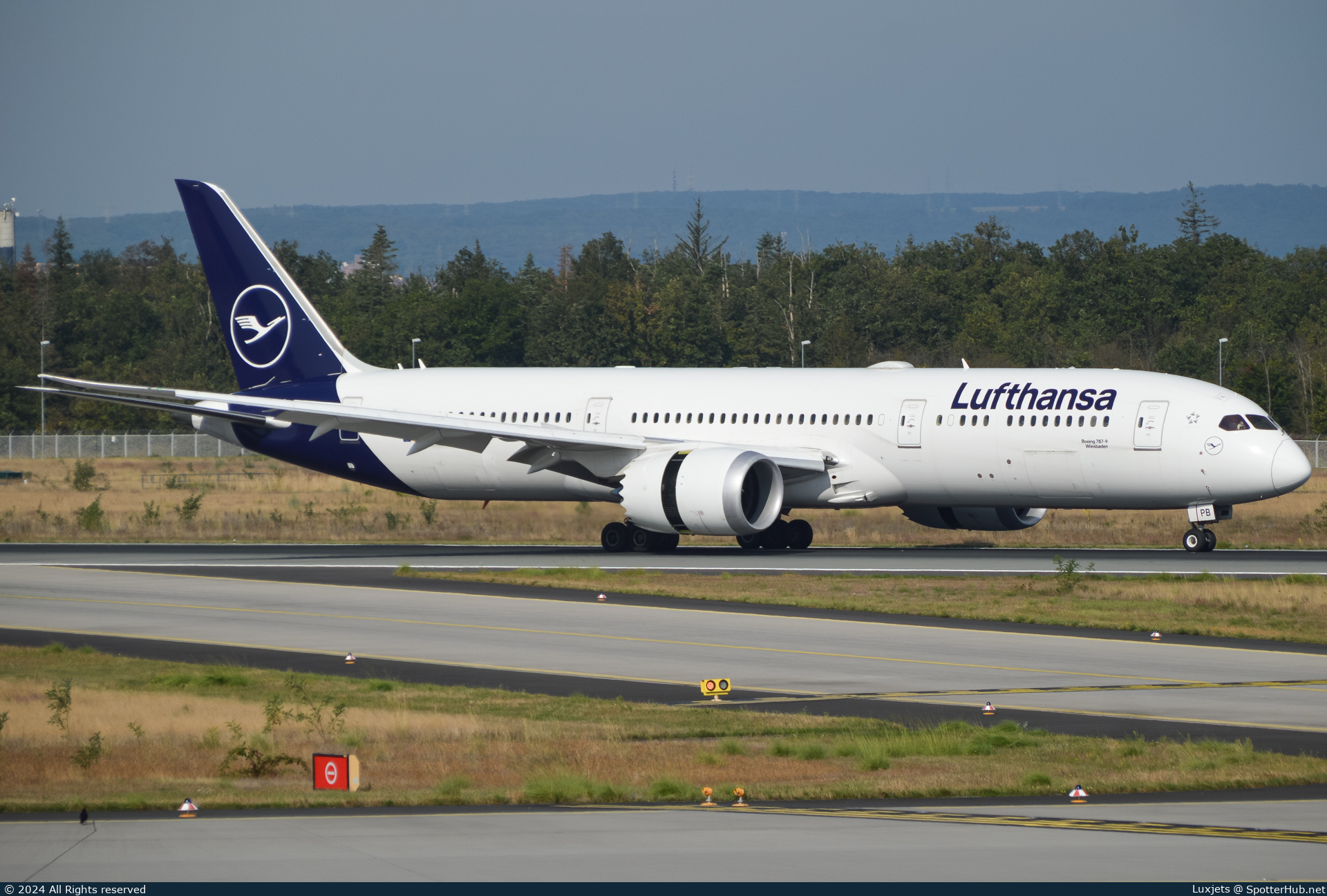 Photo of D-ABPB - Boeing 787-9 Dreamliner operated by Lufthansa