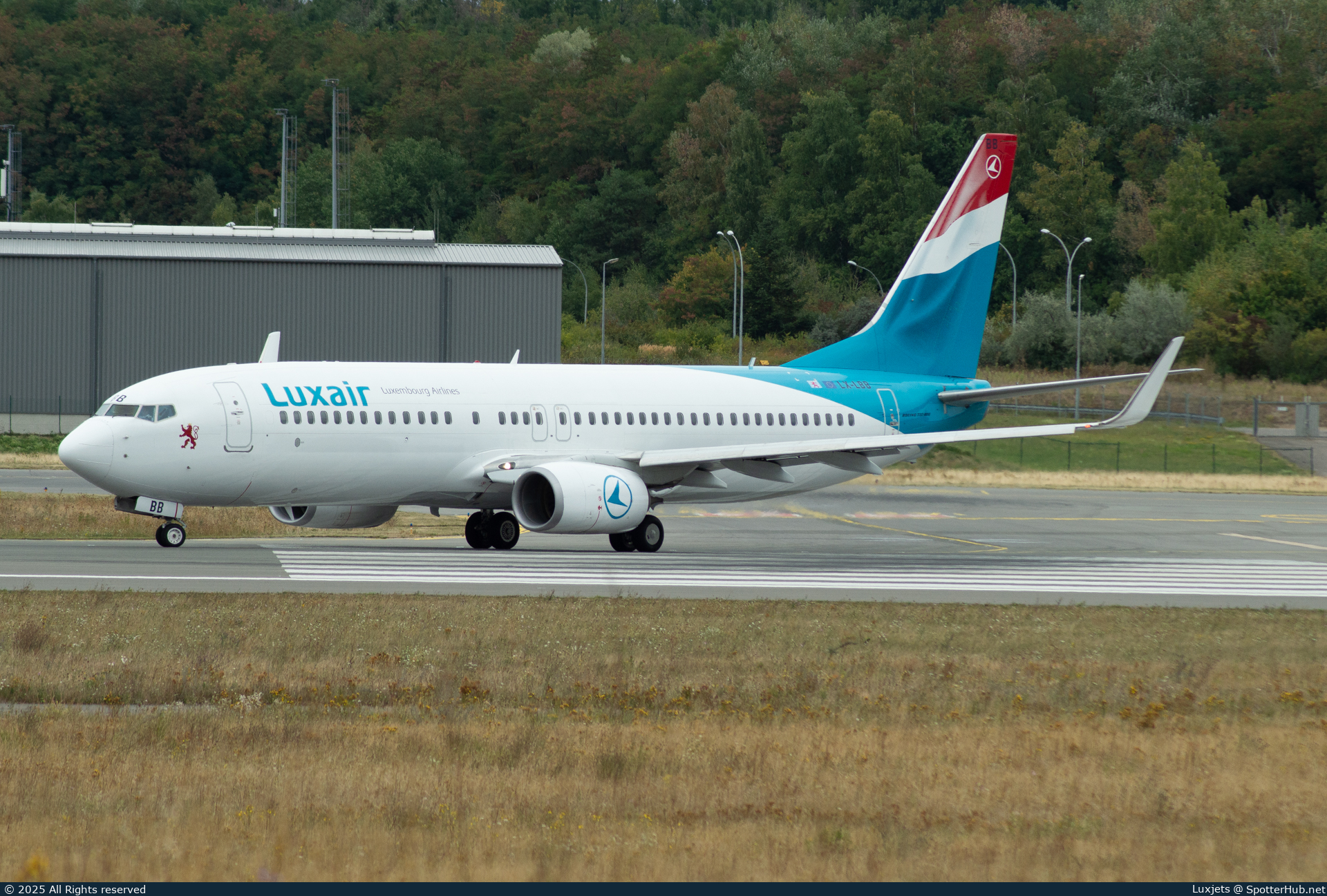 Photo of LX-LBB - Boeing 737-86J operated by Luxair