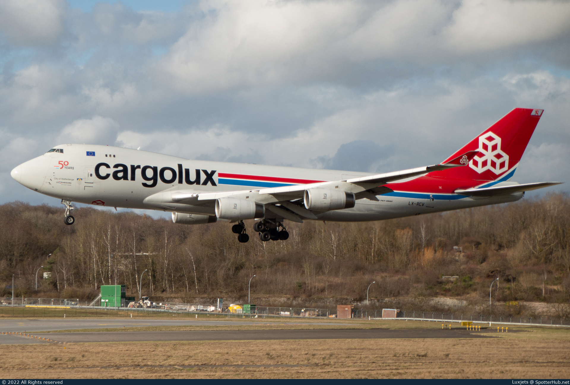 Photo of LX-RCV - Boeing 747-4R7F operated by Cargolux