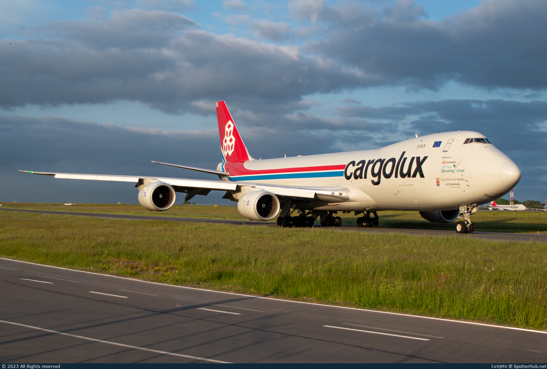 Photo of LX-VCB - Boeing 747-8R7F operated by Cargolux