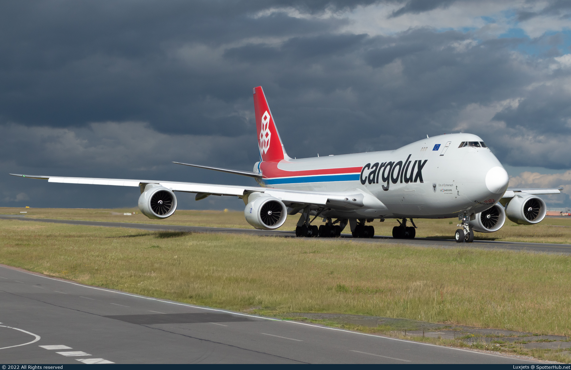 Photo of LX-VCE - Boeing 747-8R7F operated by Cargolux