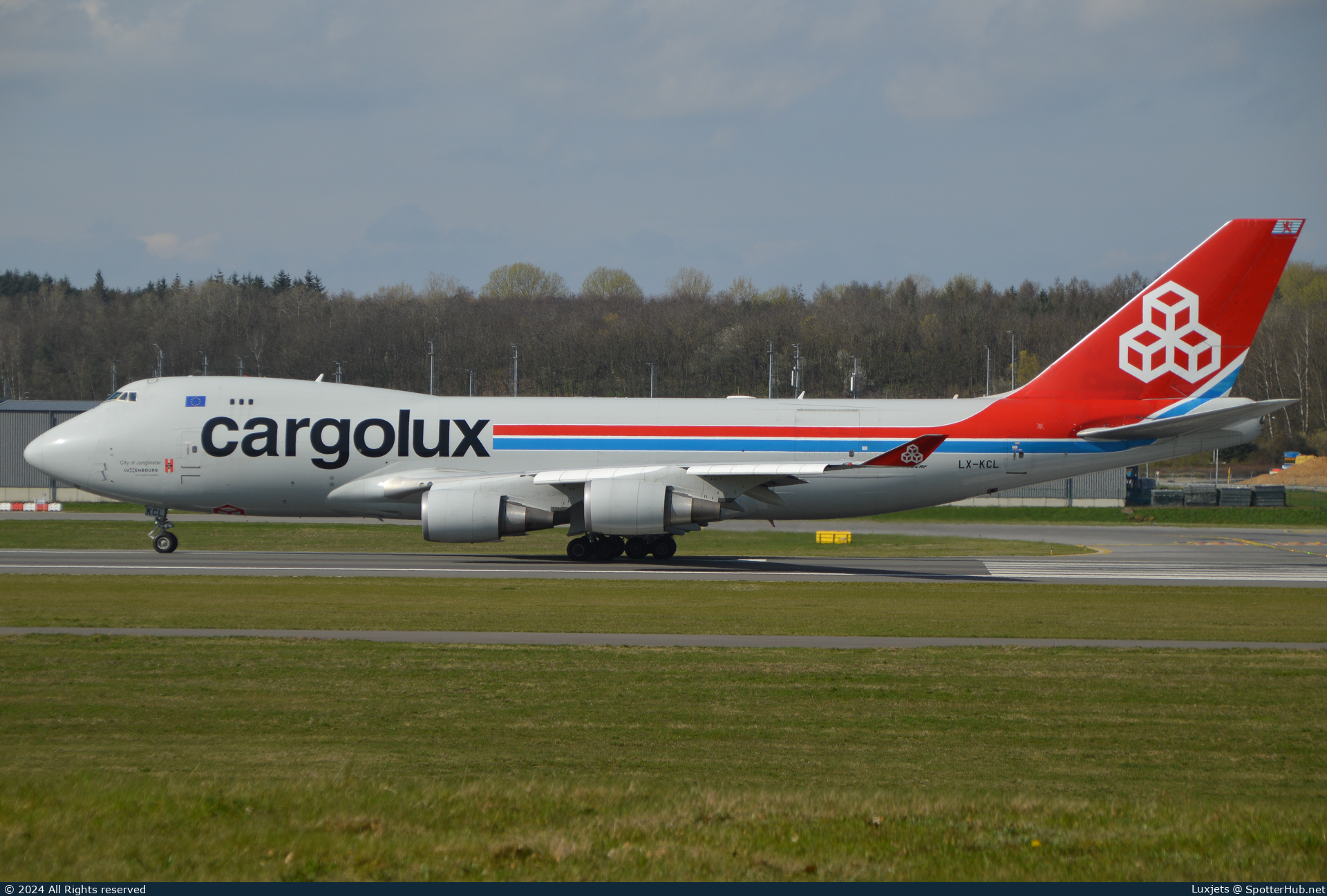 Photo of LX-KCL - Boeing 747-4HAF(ER) operated by Cargolux