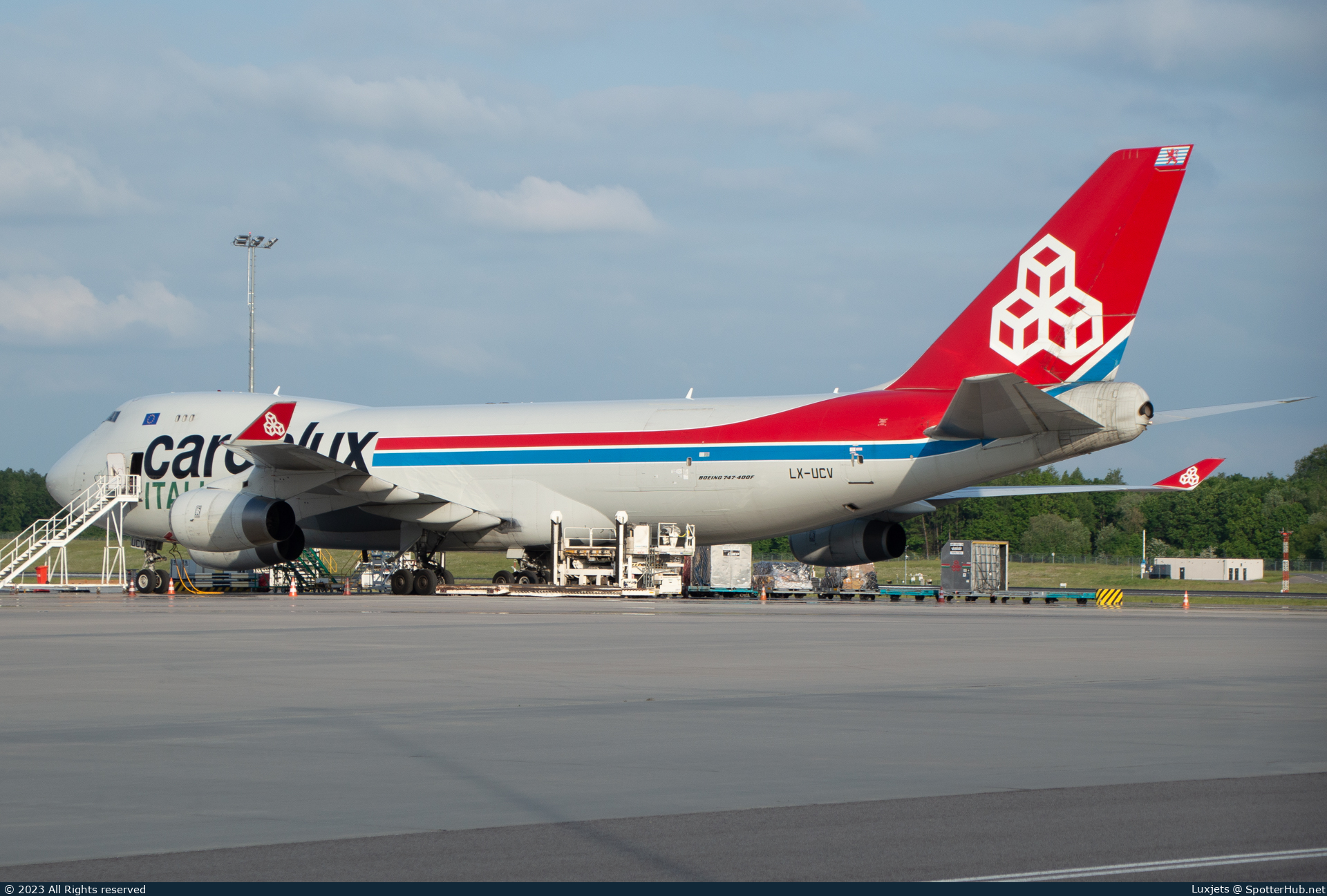 Photo of LX-UCV - Boeing 747-4R7F operated by Cargolux Italia