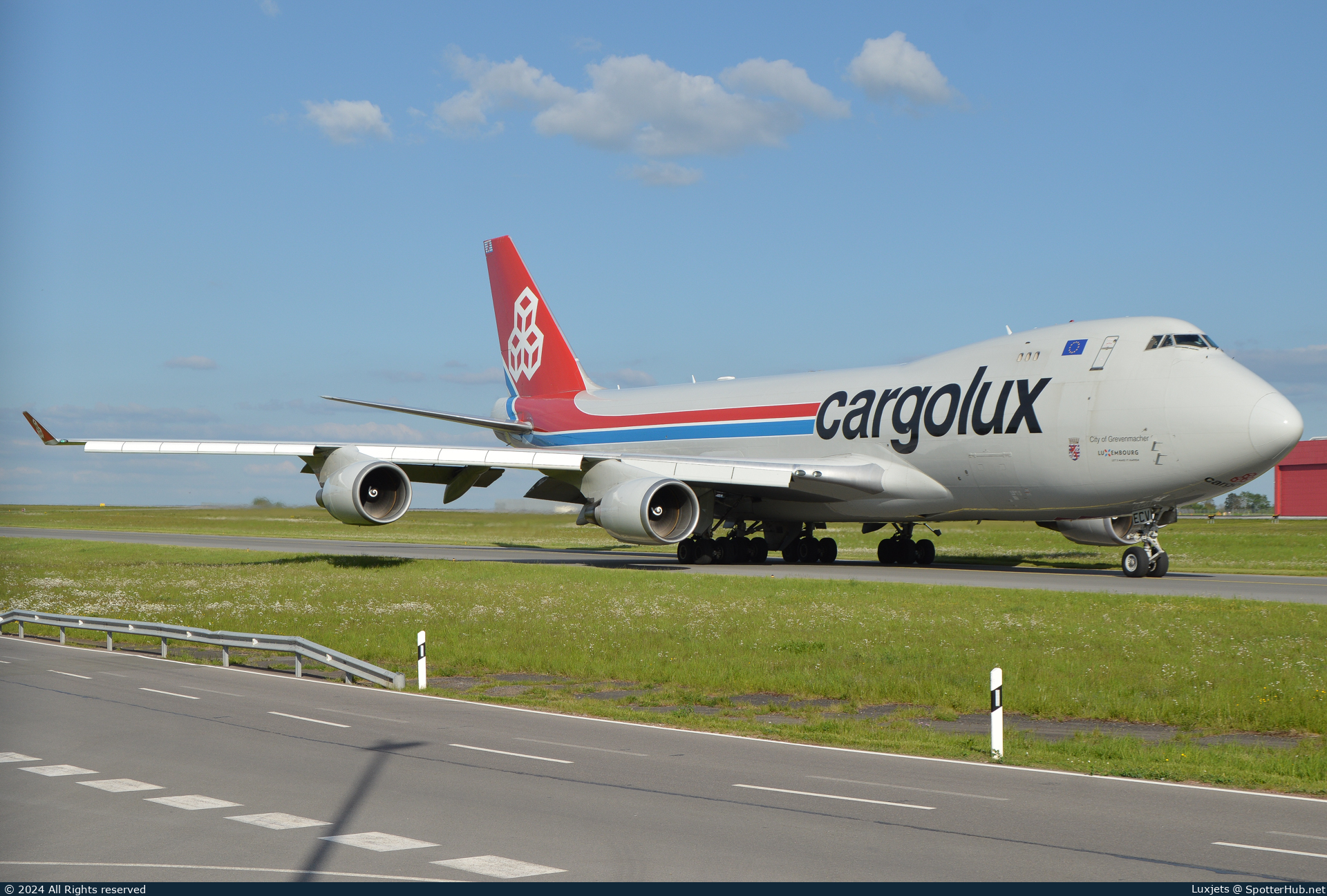 Photo of LX-ECV - Boeing 747-4HQF(ER) operated by Cargolux