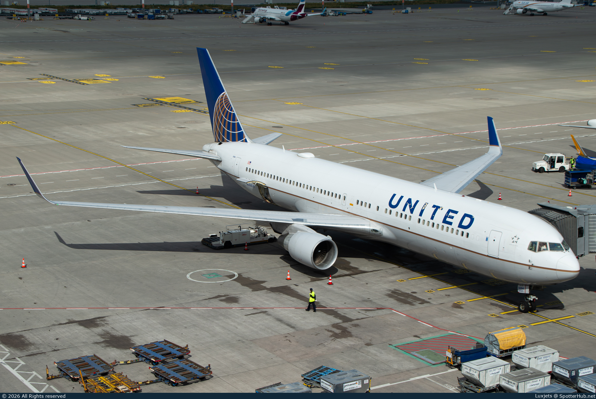 Photo of N684UA - Boeing 767-3CB(ER) operated by United Airlines