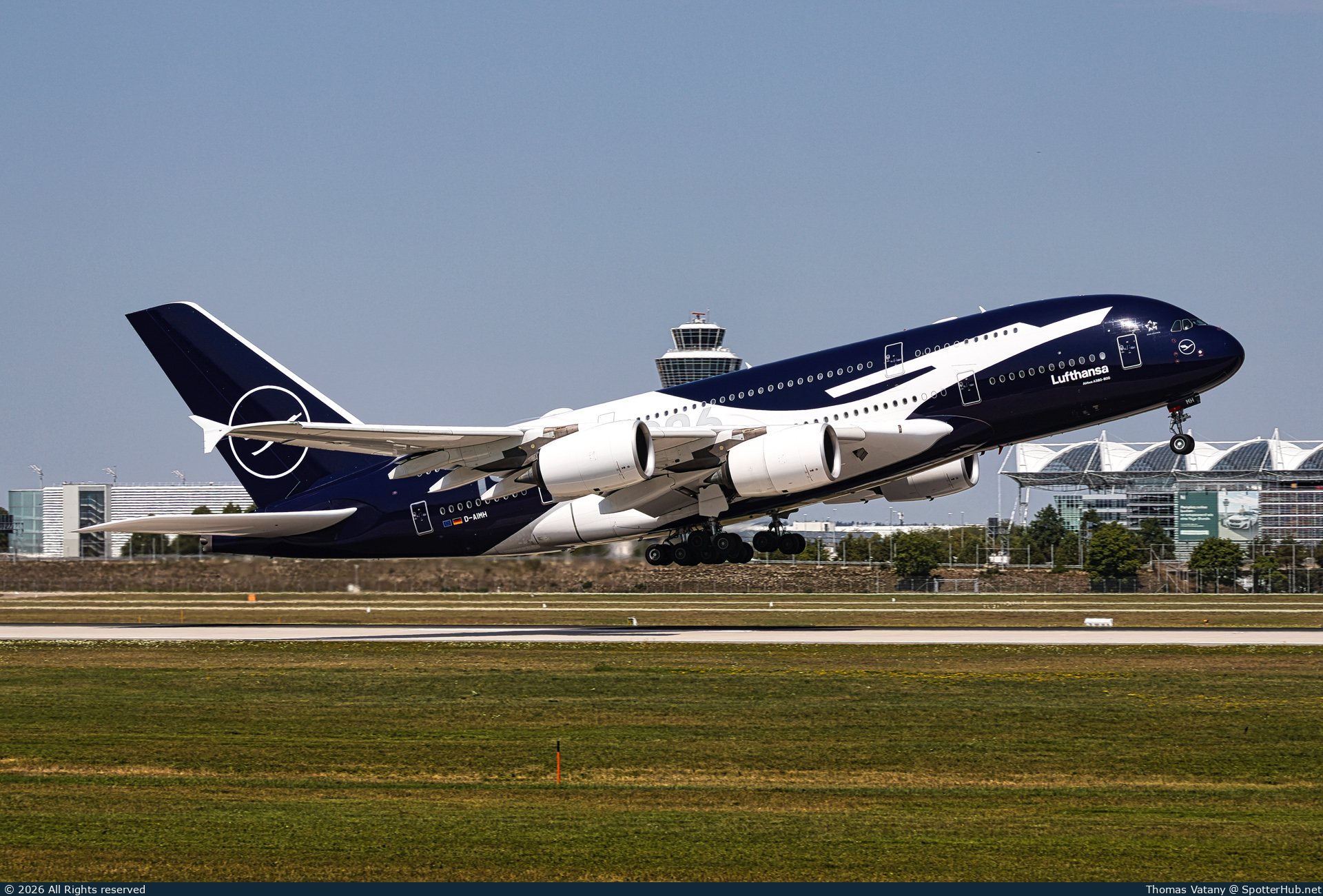 Photo of D-AIMH - Airbus A380-841 operated by Lufthansa