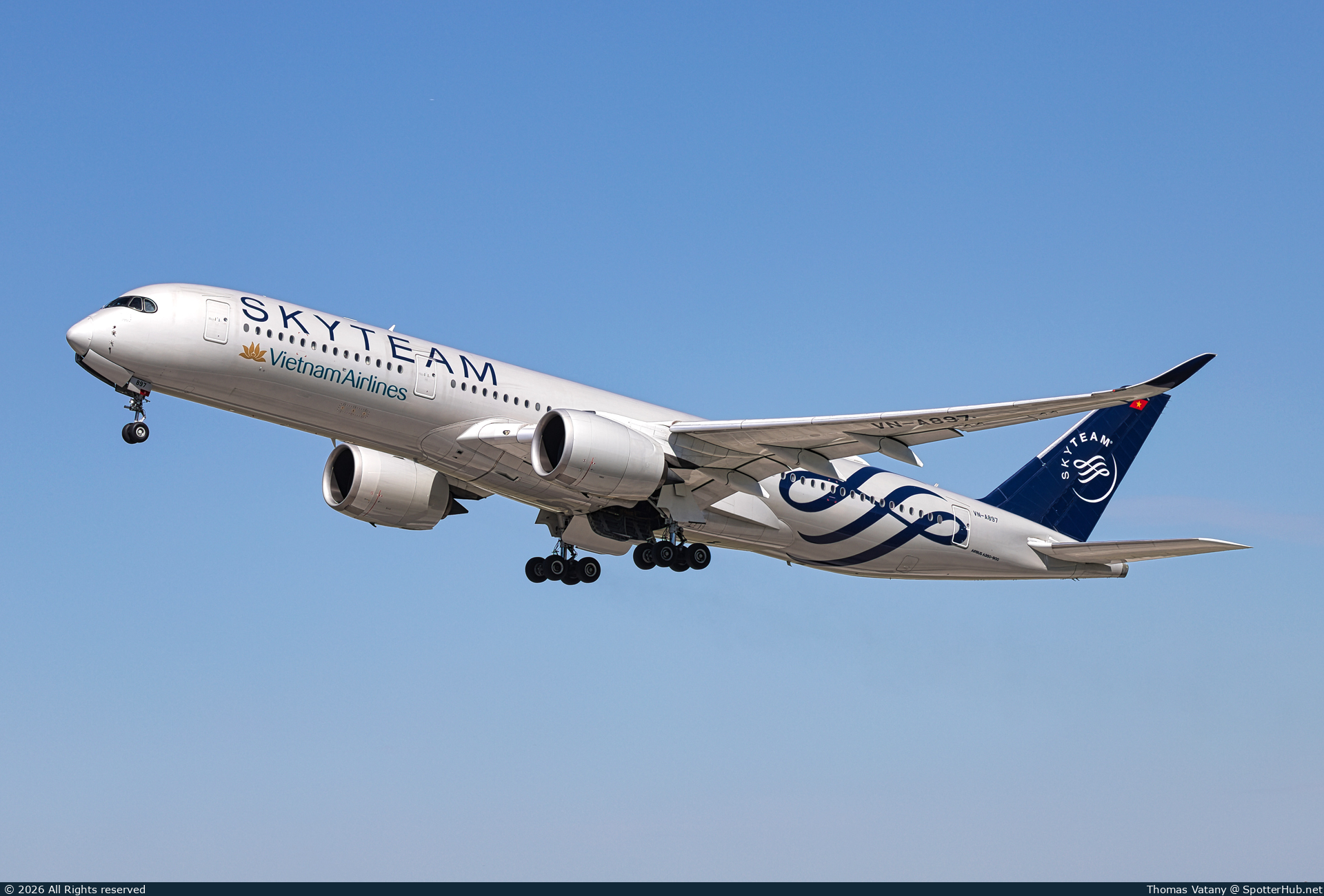 Photo of VN-A897 - Airbus A350-941 operated by Vietnam Airlines