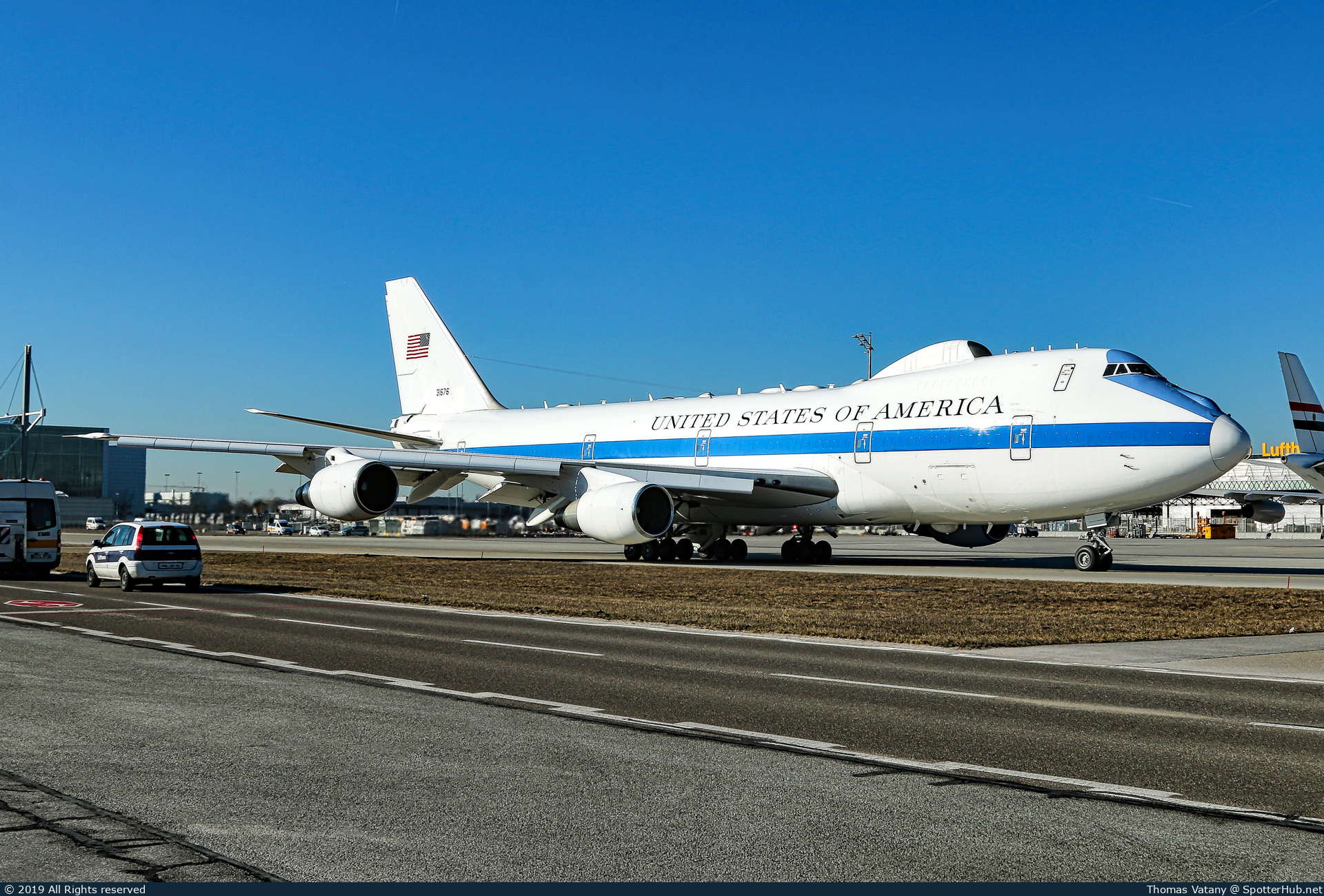 Photo of 73-1676 - Boeing E-4B operated by US Air Force