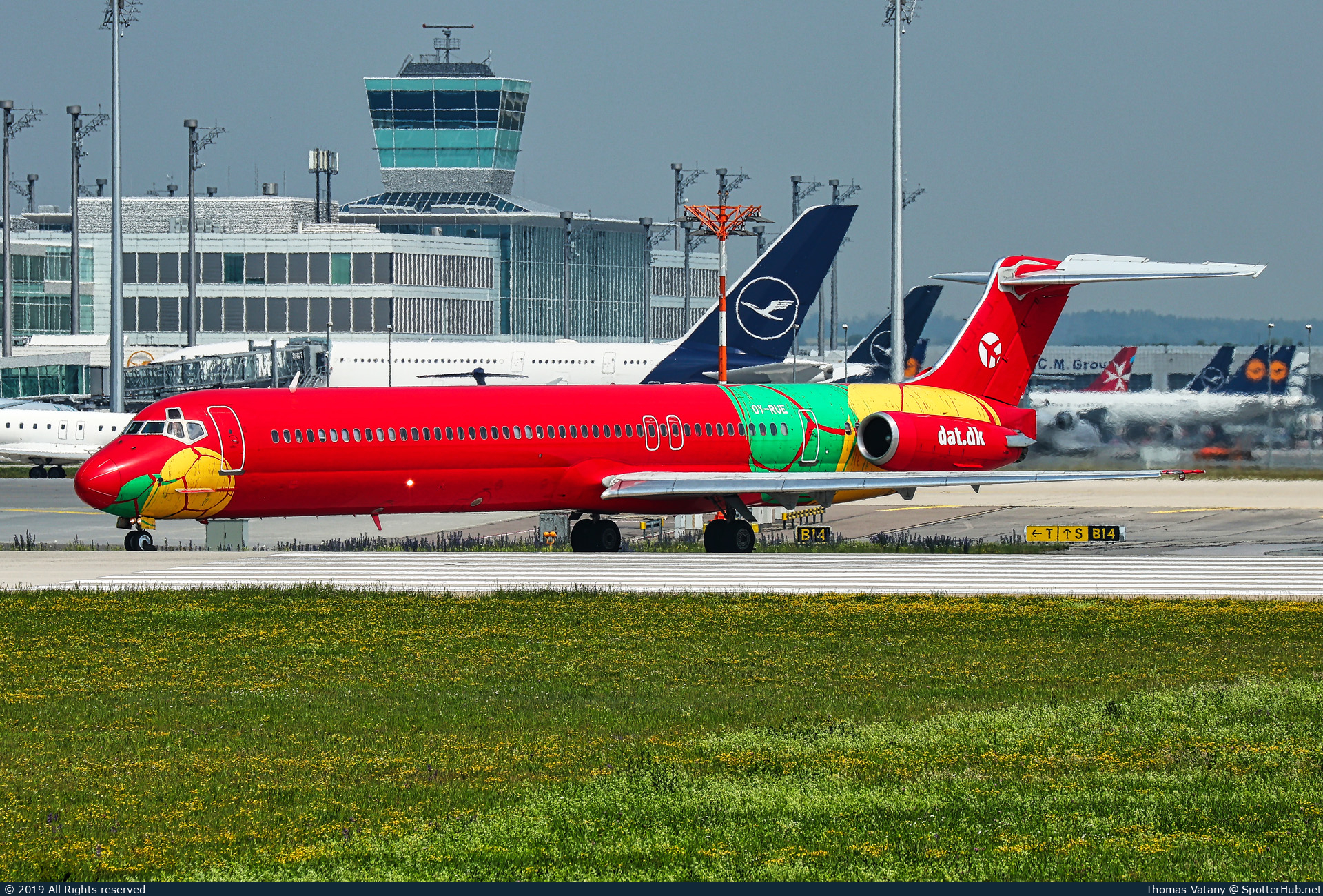Photo of OY-RUE - McDonnell Douglas MD-83 operated by DAT Danish Air Transport