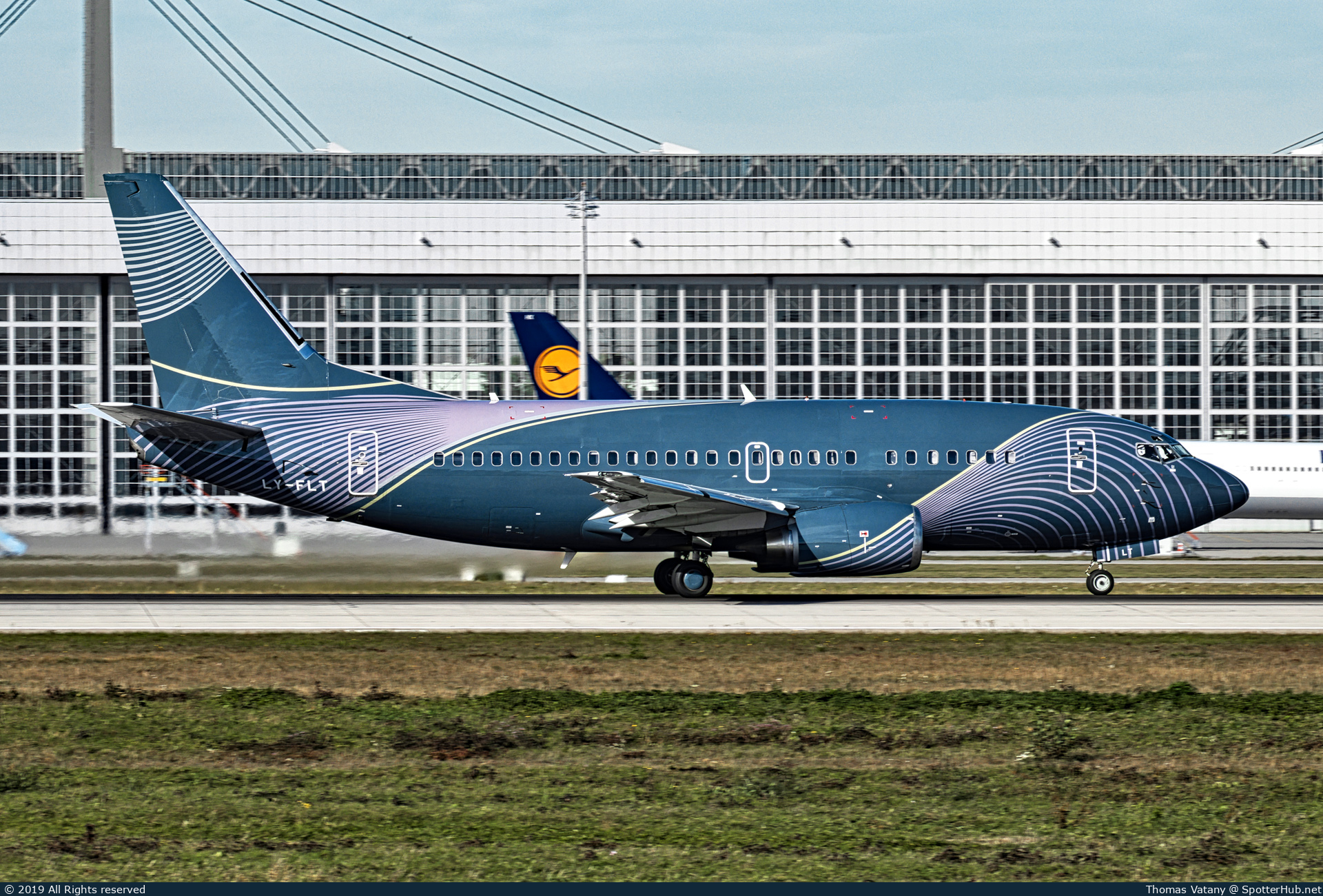 Photo of LY-FLT - Boeing 737-522 operated by KlasJet