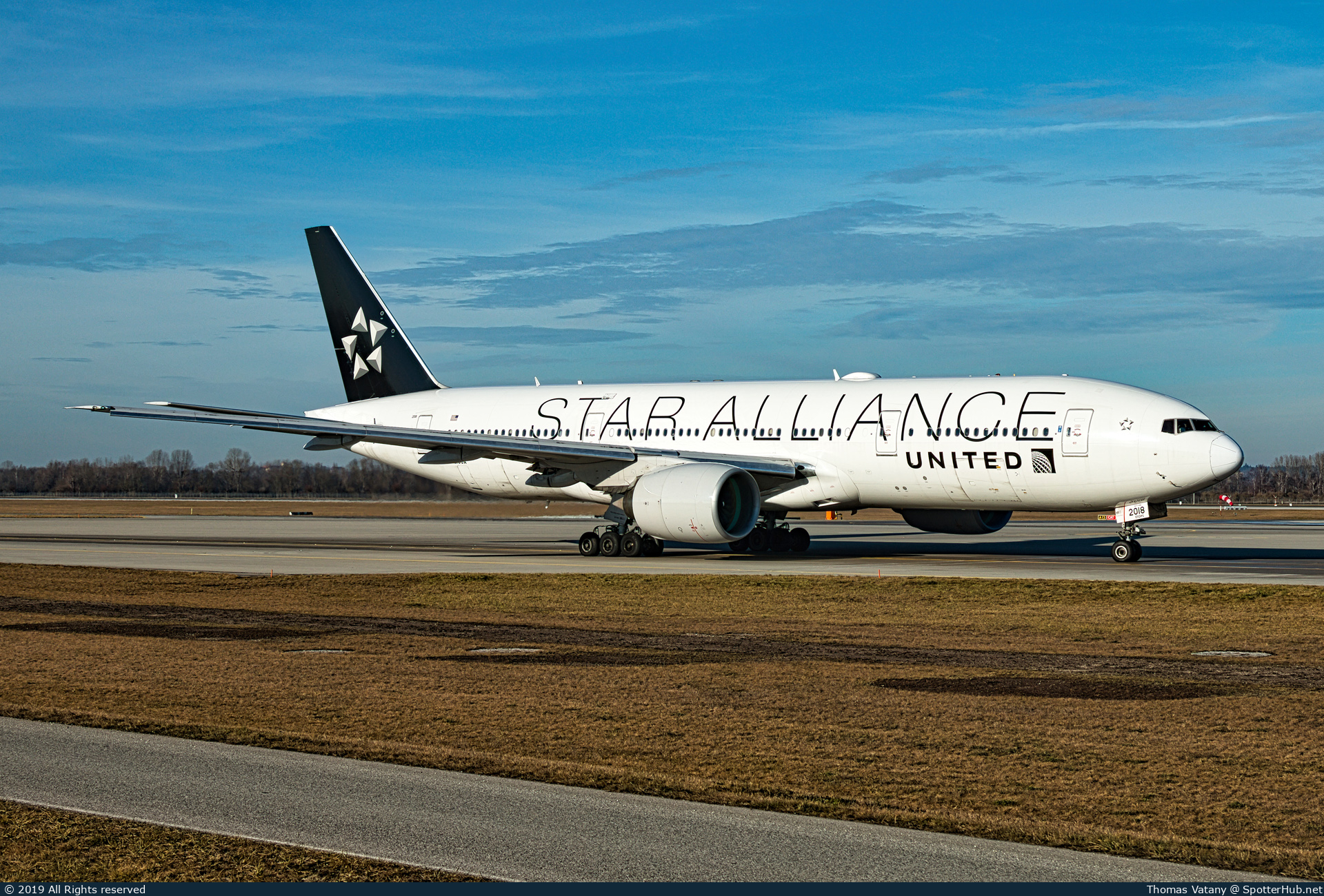 Photo of N218UA - Boeing 777-222(ER) operated by United Airlines