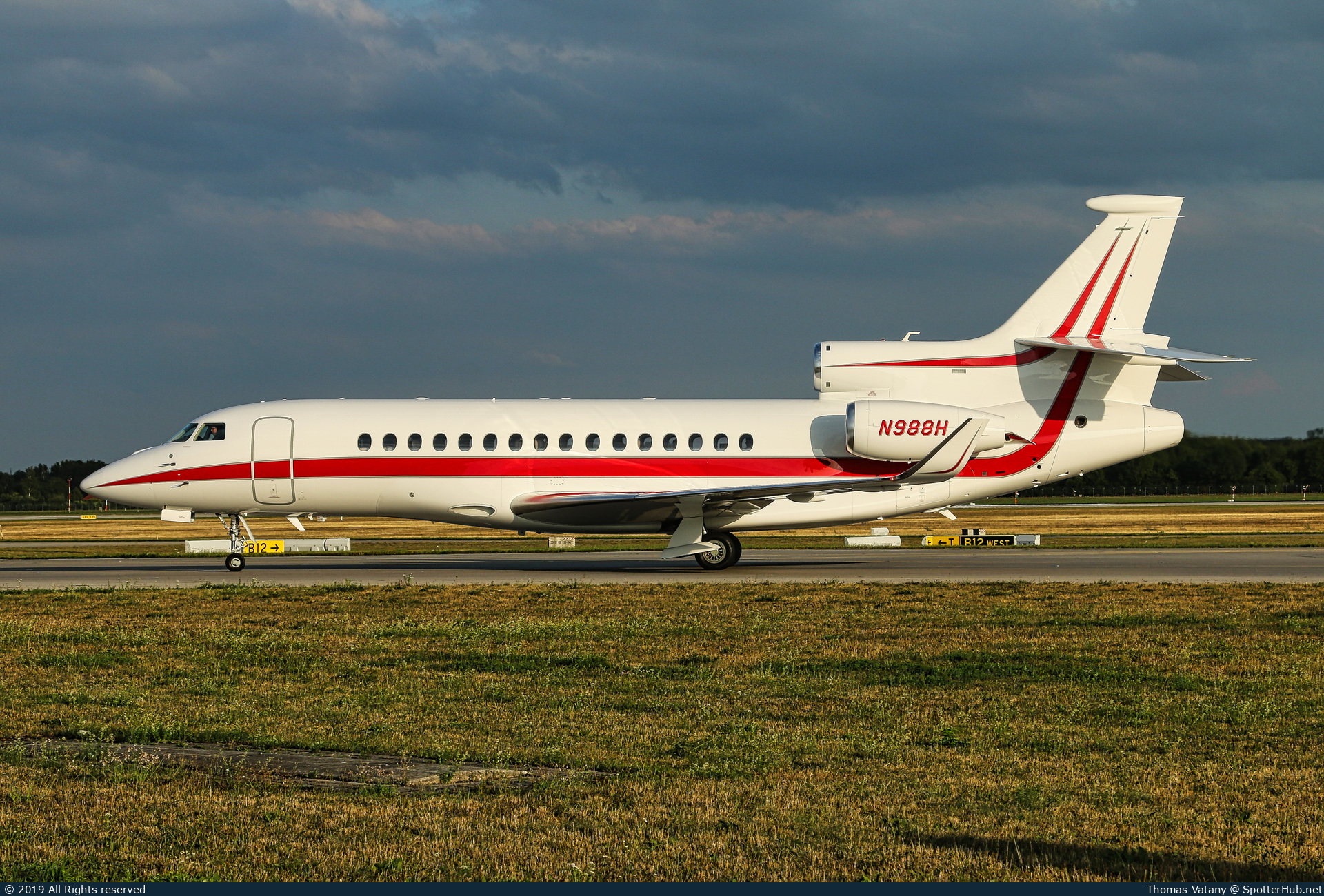 Photo of N988H - Dassault Falcon 8X operated by Honeywell International Inc.