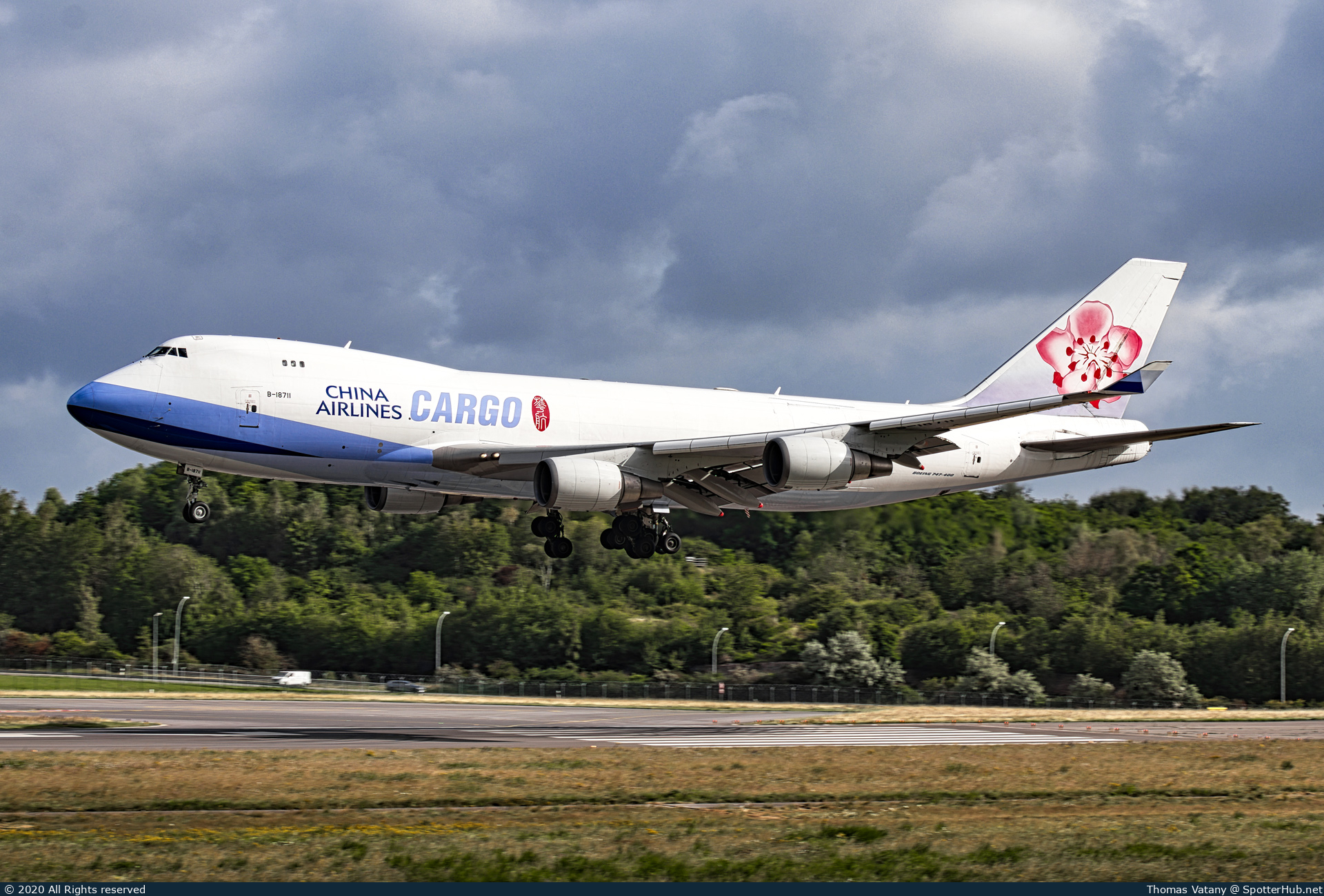 Photo of B-18711 - Boeing 747-409F operated by China Airlines Cargo