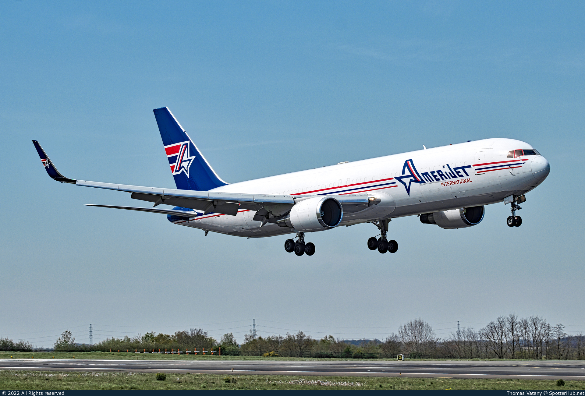 Photo of N432AX - Boeing 767-323(ER) operated by Omni Air International