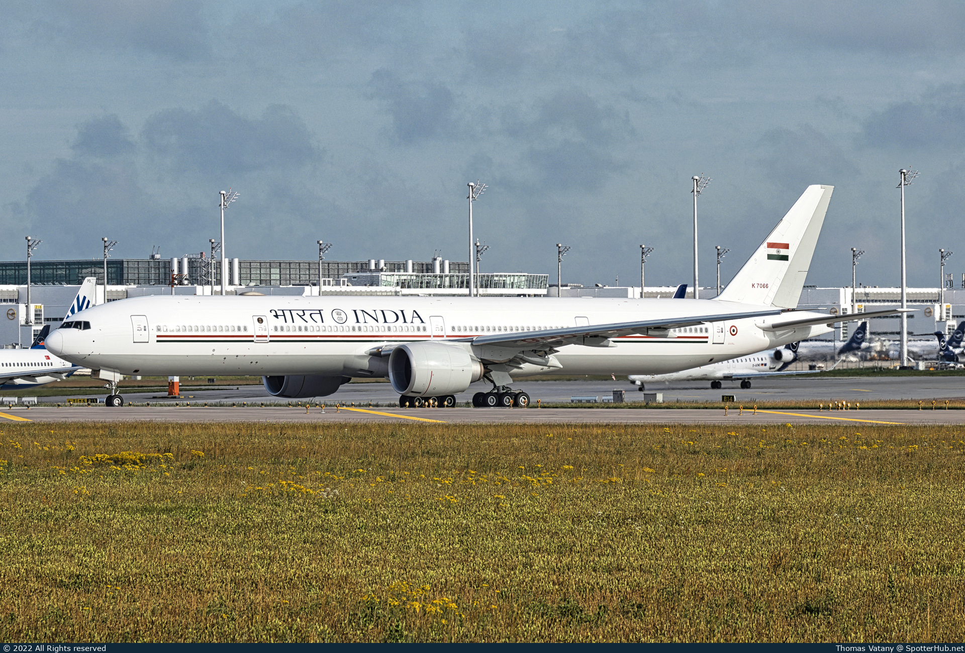 Photo of K7066 - Boeing 777-337(ER) operated by Government of India