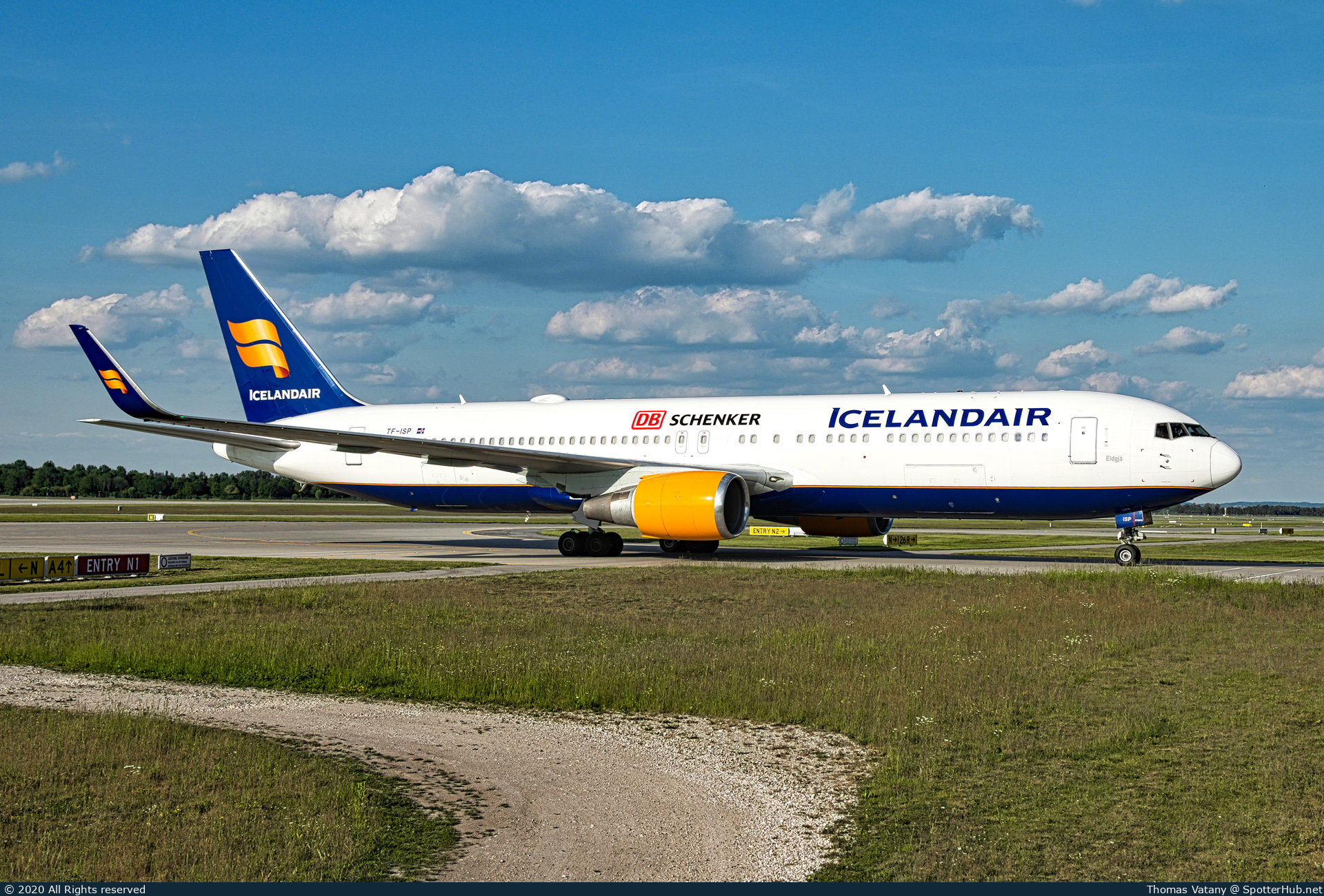 Photo of TF-ISP - Boeing 767-319(ER) operated by Icelandair